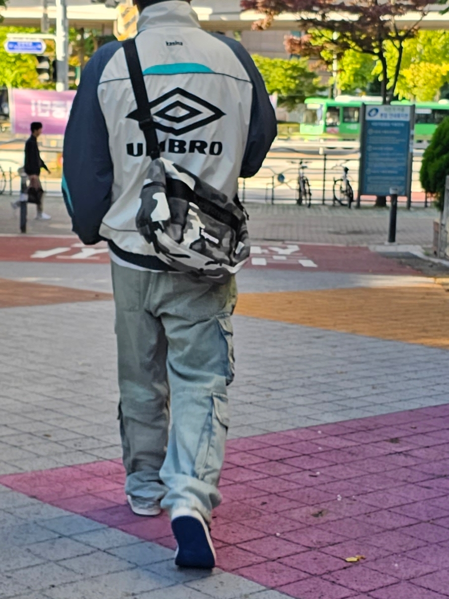 Umbro x Kasina 1997 Stand Neck Jacket Ivory, Supreme Utility Bag Snow Camo - 25SS 착용 스타일 - 1