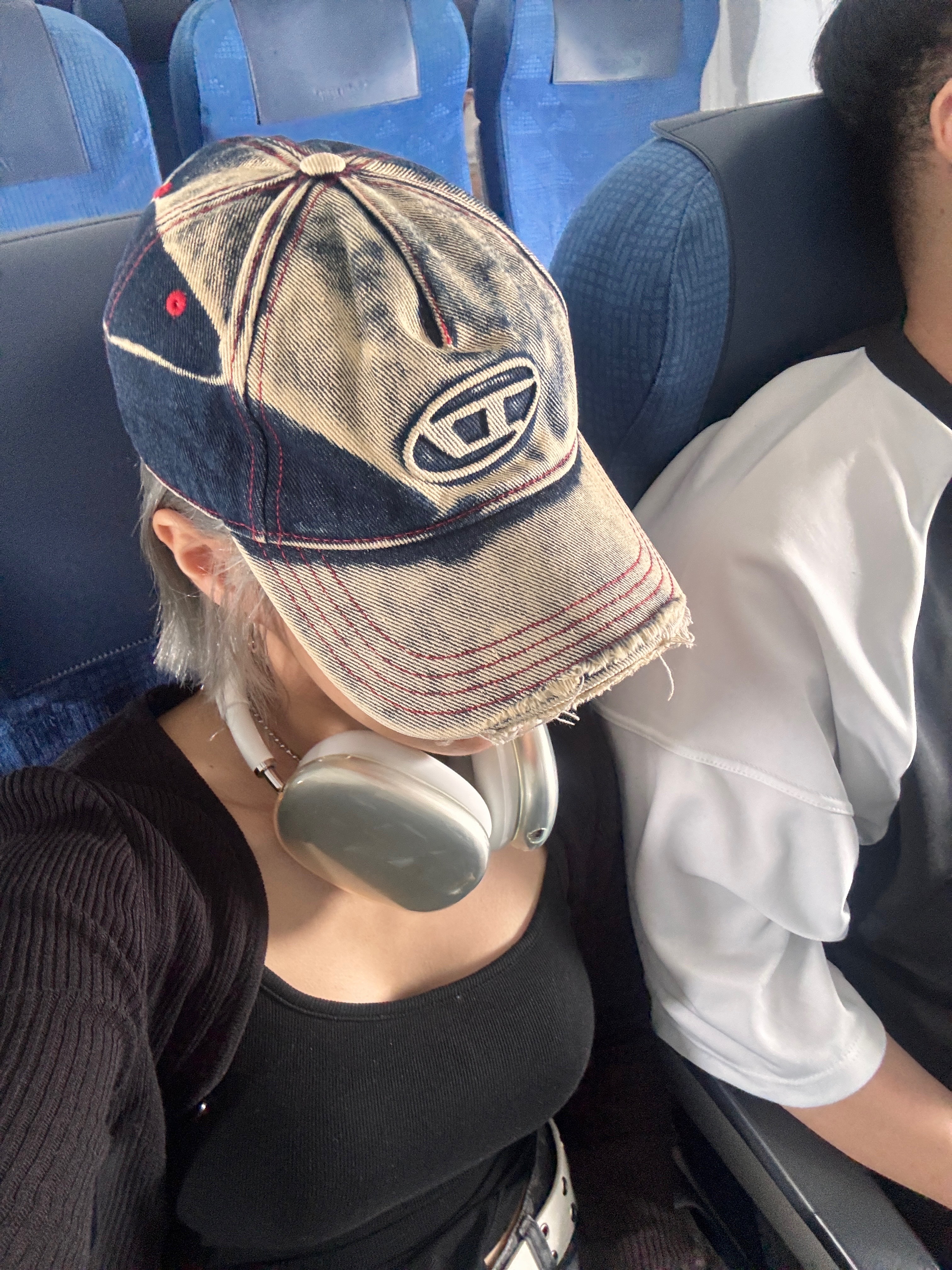 Diesel C-Seymon Treated Denim Baseball Cap Blue White, Pop Mart Labubu The Monsters Highlight Series Serenity Keyring (Opened Case) 착용 스타일 - 3