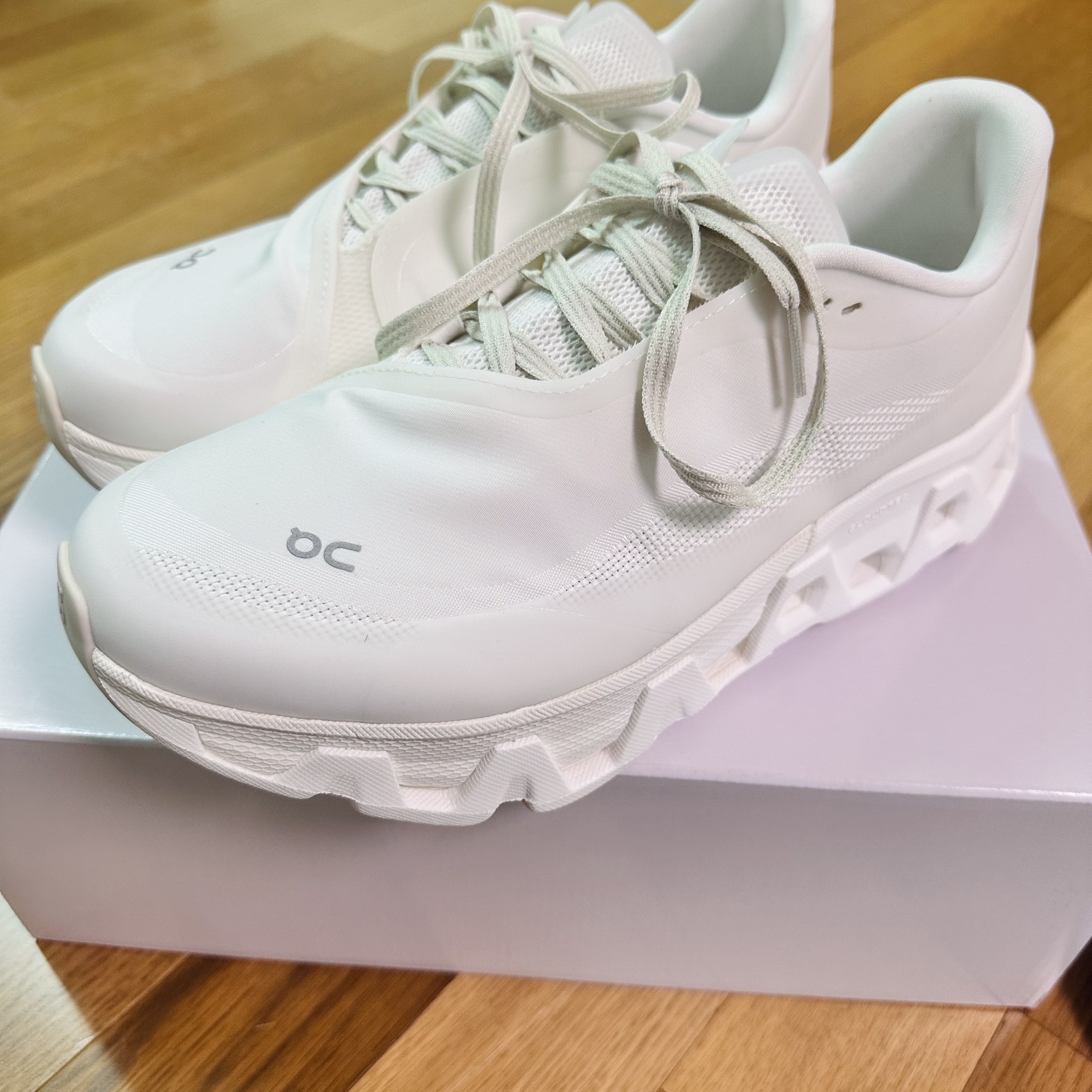 On Running x Post Archive Faction (Paf) Cloudmonster Hyper White 착용 스타일 - 1