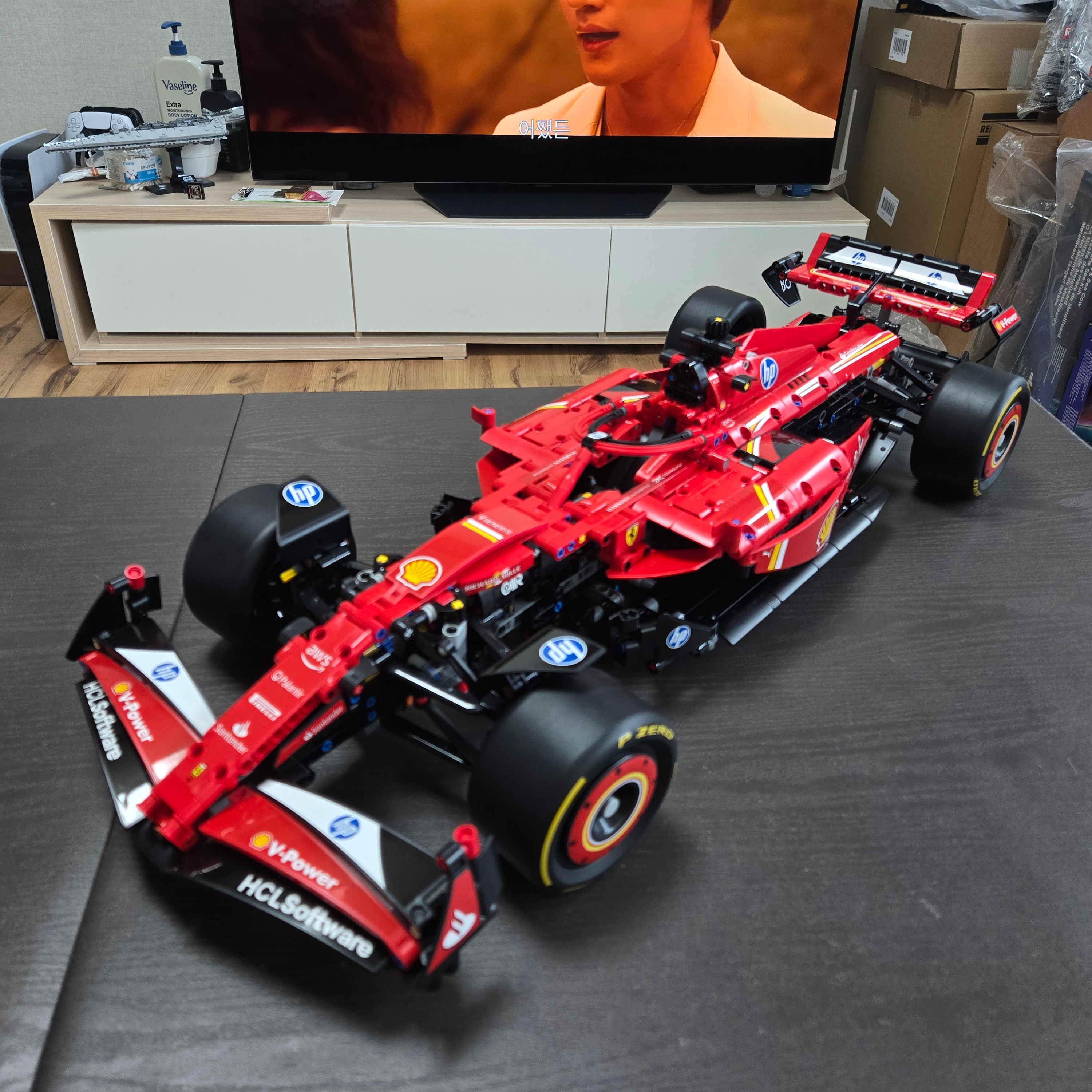 Lego Ferrari SF-24 F1 Car 착용 스타일 - 1