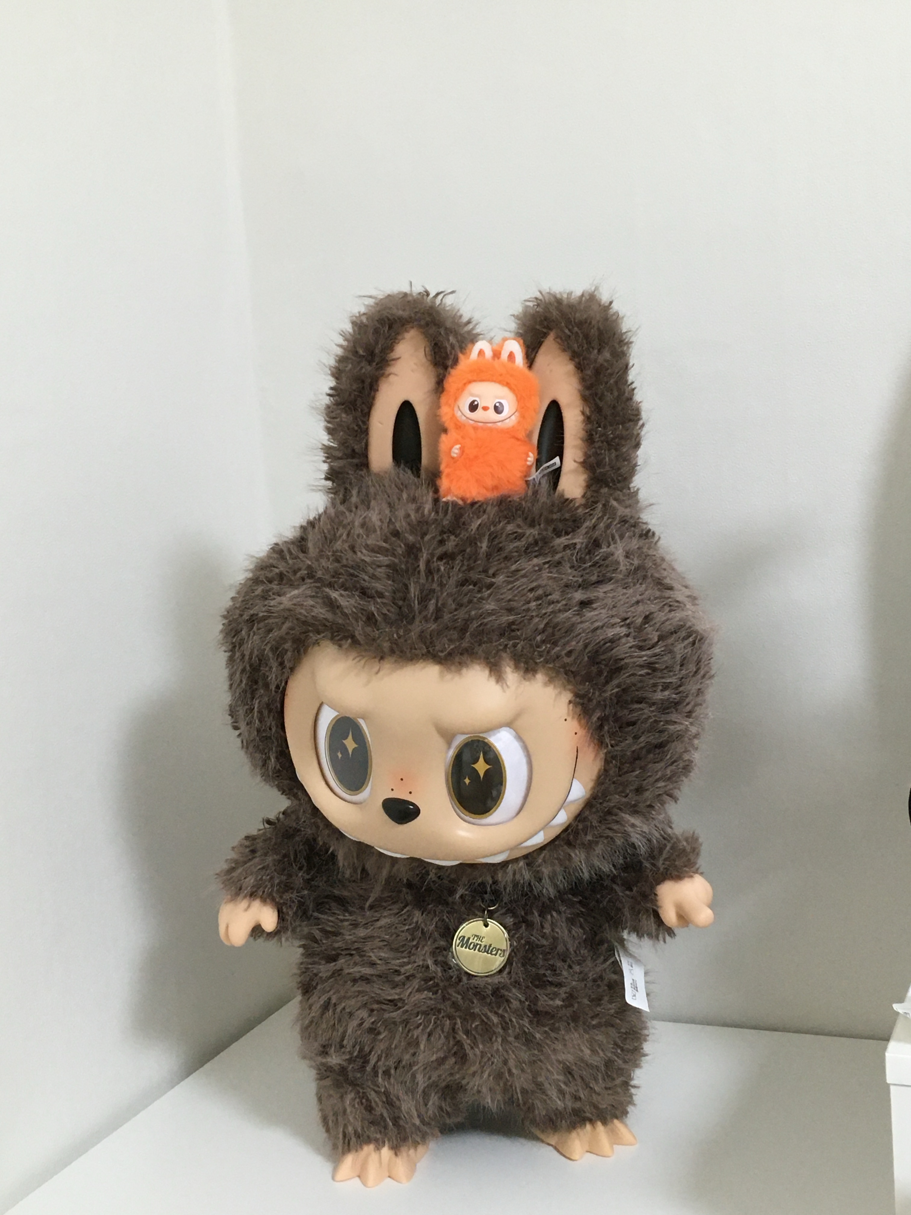 Pop Mart The Monsters I Found You Vinyl Face Doll, Pop Mart Labubu The Monsters Pin For Love Series Vinyl Plush Pendant Sealed Case (N-Z) (1 Blind Box) 착용 스타일