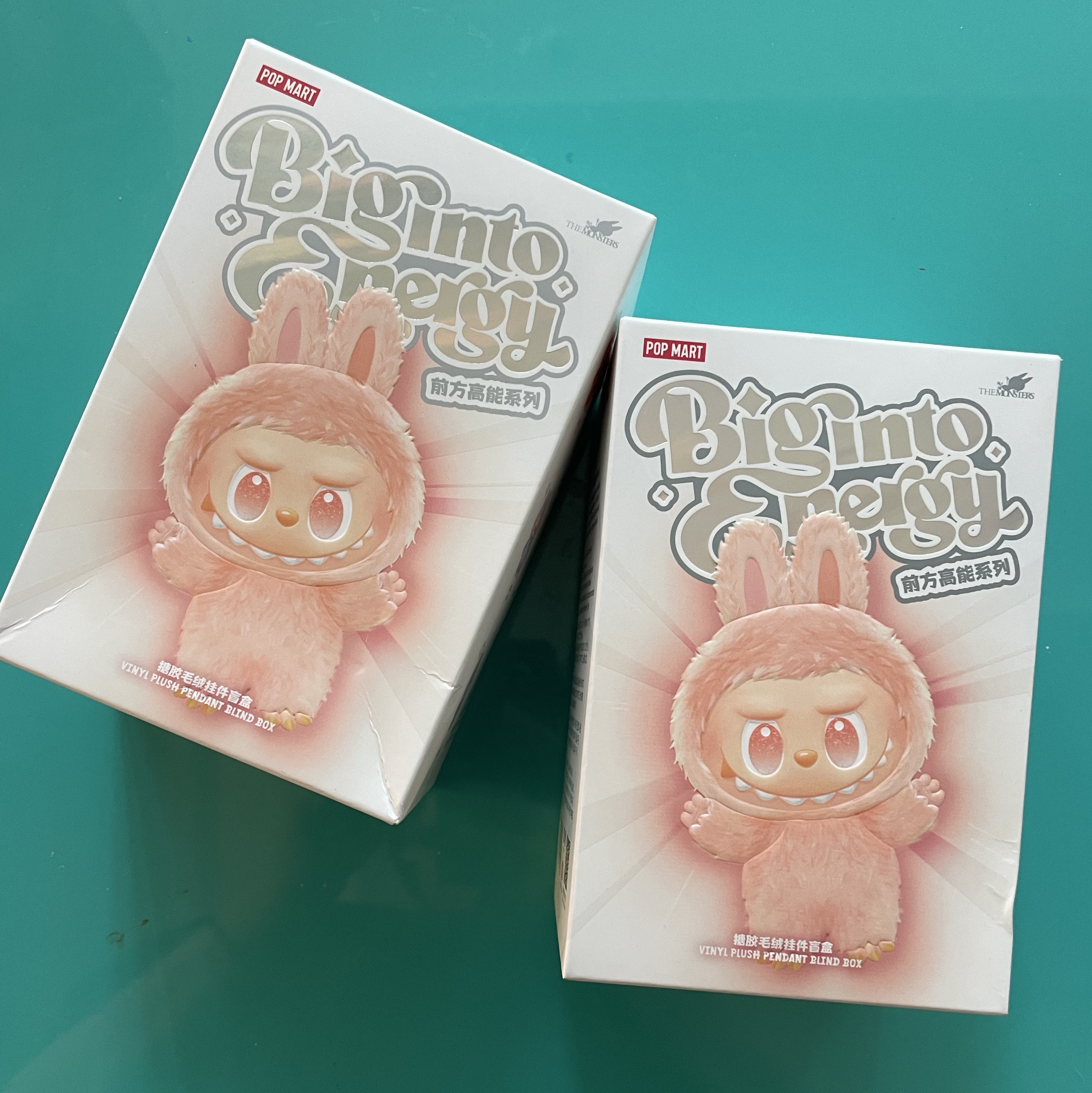 Pop Mart Labubu The Monsters Highlight Series Sealed Case (Bundle of 2/1 Blind Box) 착용 스타일