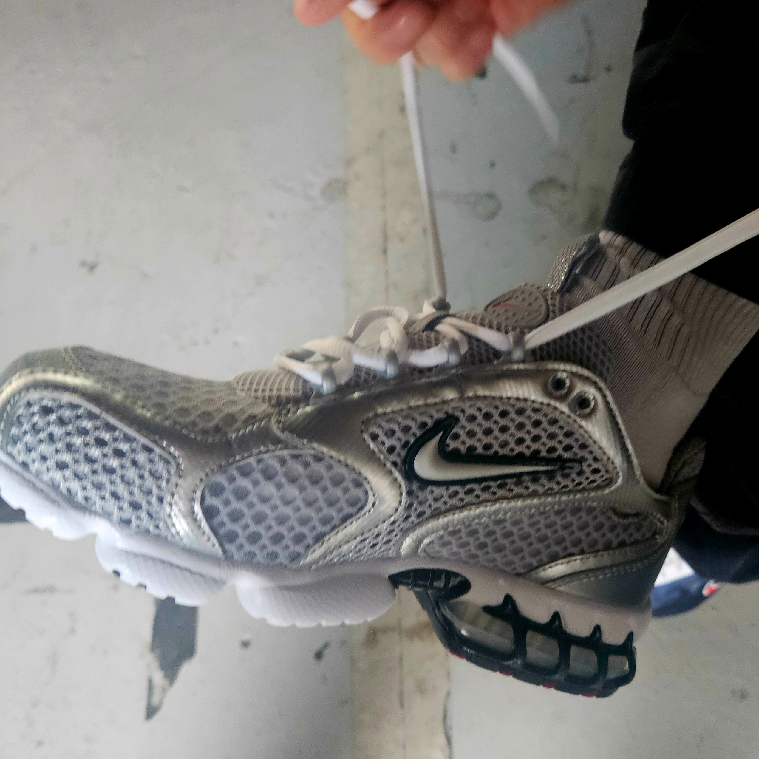 Nike Air Zoom Spiridon Cage 2 Metallic Silver 착용 스타일