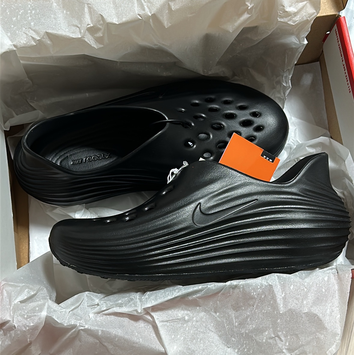 Nike ReactX Rejuven8 Triple Black 착용 스타일