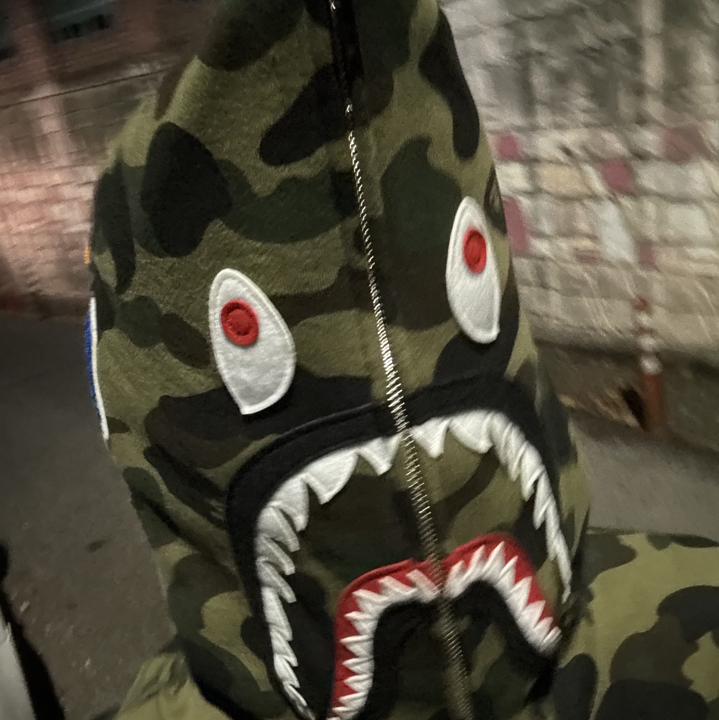 BAPE 1st Camo Shark Full Zip Hoodie Army Green 착용 스타일 - 3