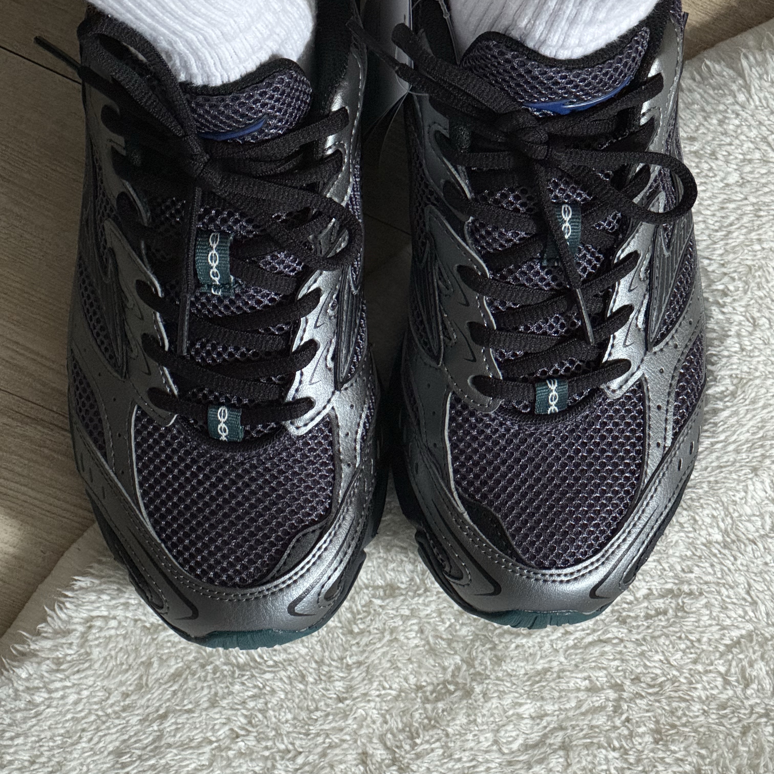 Mizuno MXR Odyssey Gray Black Deep Teal 착용 스타일 - 1