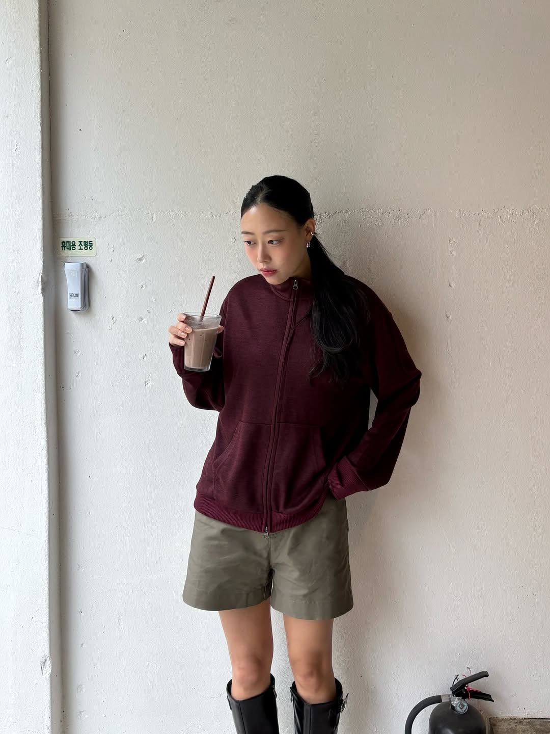 SLOW RECORD HOUSE Track Zip-Up Cardigan Red 착용 스타일 - 5