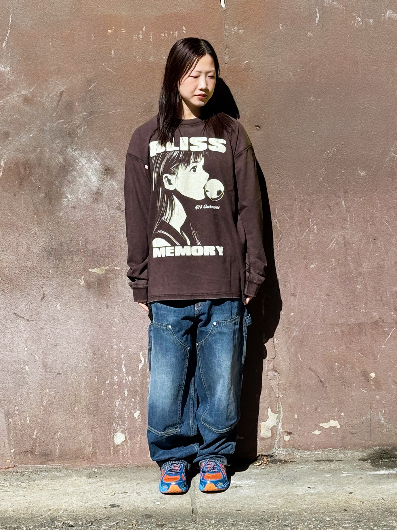 QT8 GARMENTS Bliss Washed Long Sleeve Black, QT8 GARMENTS Double Knee Washed Pants Blue 착용 스타일 - 1