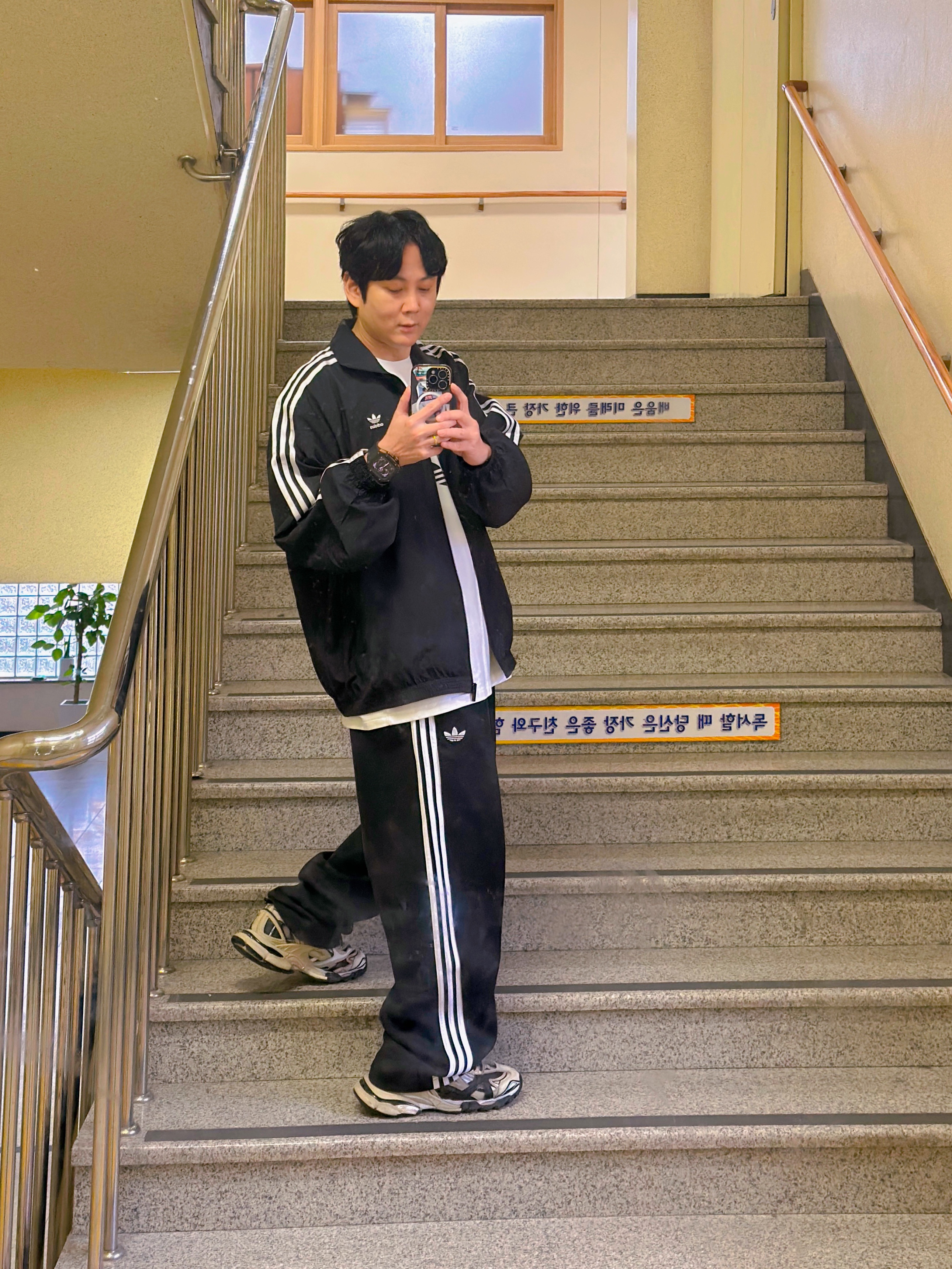 Adidas Adicolor Spacer Baggy Track Pants Black - KR Sizing, (W) Adidas Adilenium Season 3 Oversized Track Top Black - KR Sizing 착용 스타일 - 1