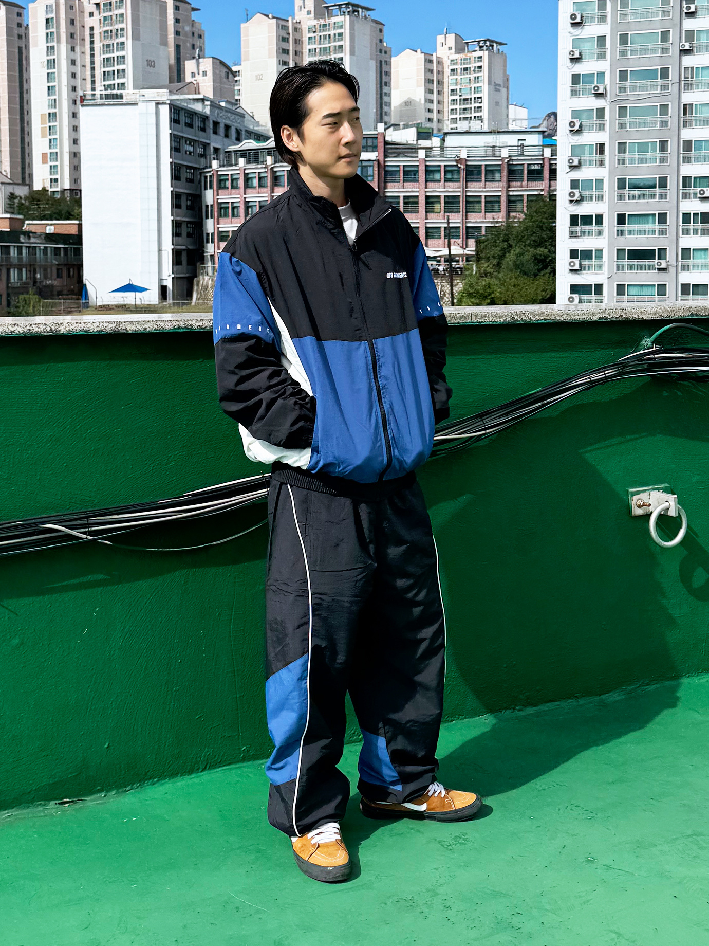 QT8 Garments TL Old Track Jacket Deep Blue, QT8 GARMENTS Track Pant Black/Blue 착용 스타일 - 2