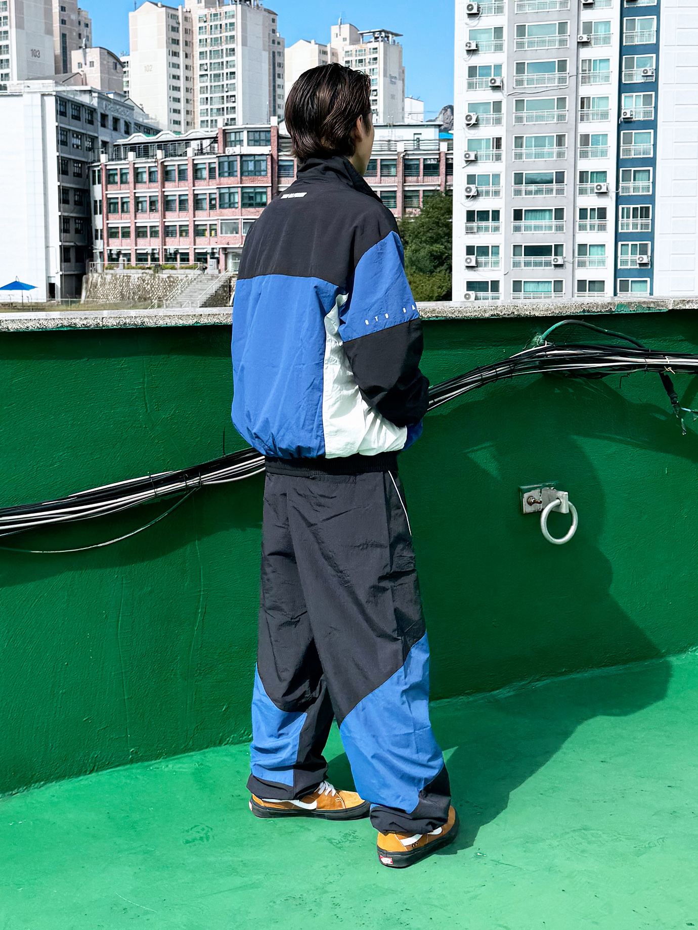 QT8 Garments TL Old Track Jacket Deep Blue, QT8 GARMENTS Track Pant Black/Blue 착용 스타일 - 4