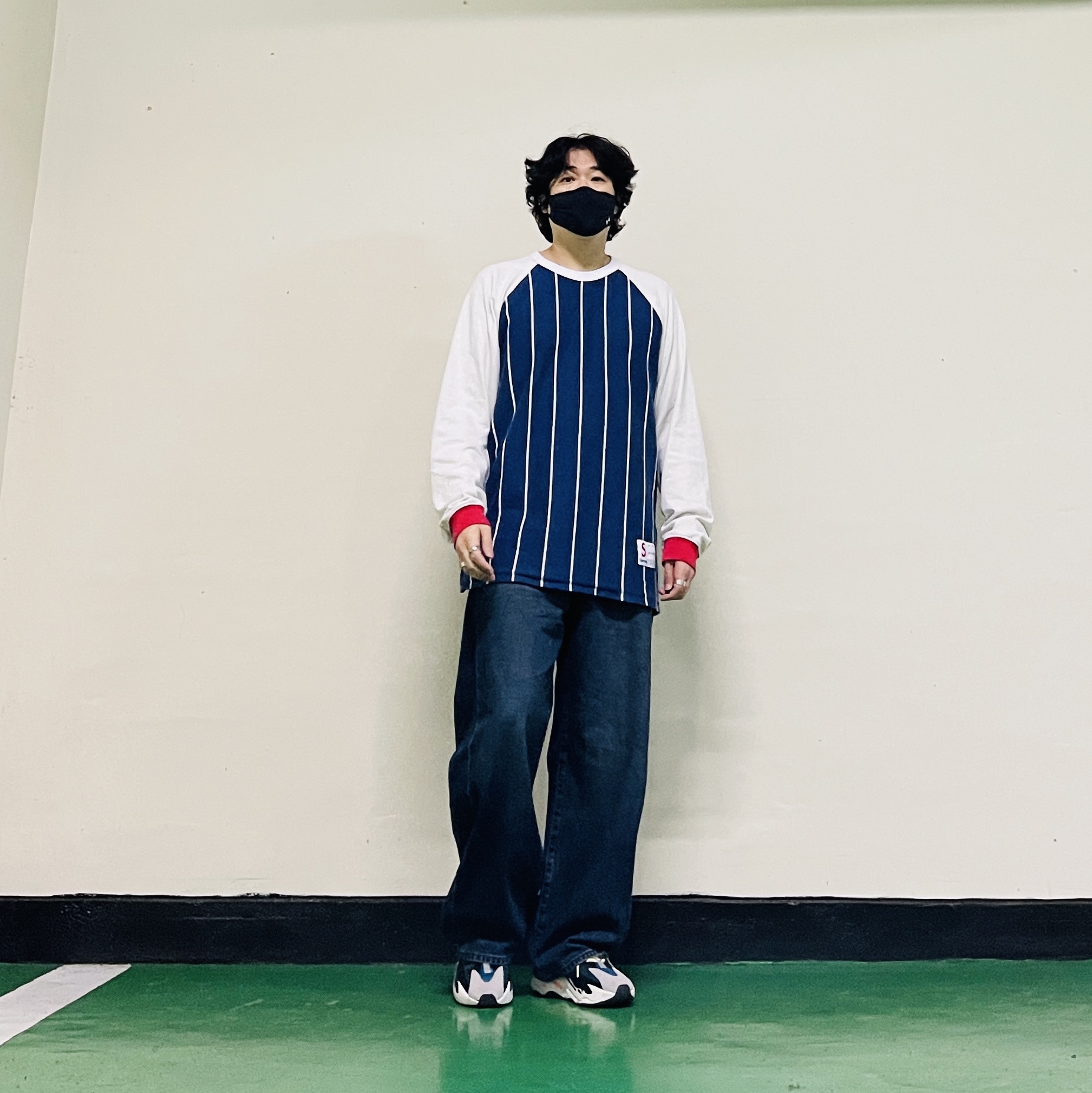 Supreme Stripe Raglan L/S Top Navy - 24FW, Adidas Yeezy Boost 700 Wave Runner Solid Grey 2021/2022 착용 스타일 - 1