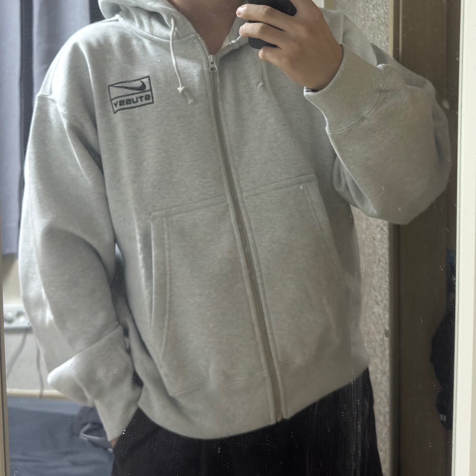 Nike x Stussy Full Zip Fleece Hoodie Grey Heather (FJ9181-050) 착용 스타일
