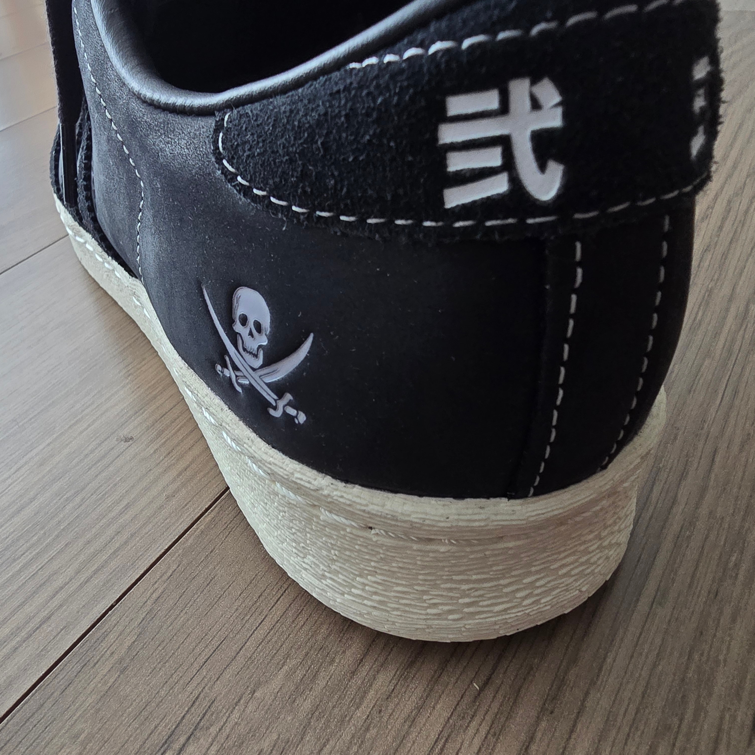 Adidas x Neighborhood Superstar N 2005 Core Black Cloud White 착용 스타일 - 1