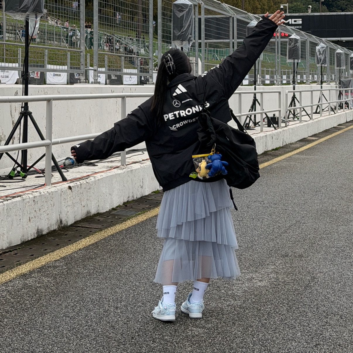 Mercedes AMG Petronas x Adidas Formula One 2025 Team Jacket Black White - US Sizing, Ader Error Addy Bear Keyring Z-Blue 착용 스타일 - 2