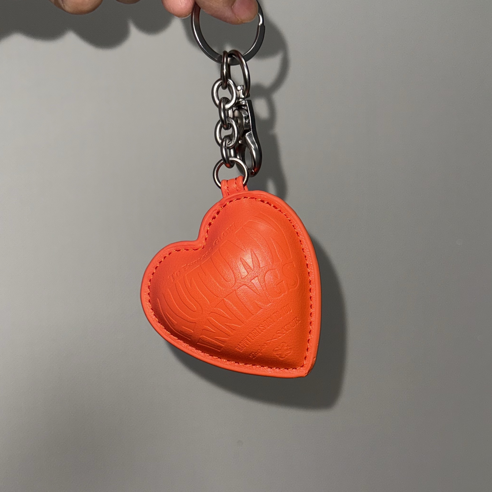 Satur x Hanwha Eagles Heart Keyring Orange 착용 스타일 - 2