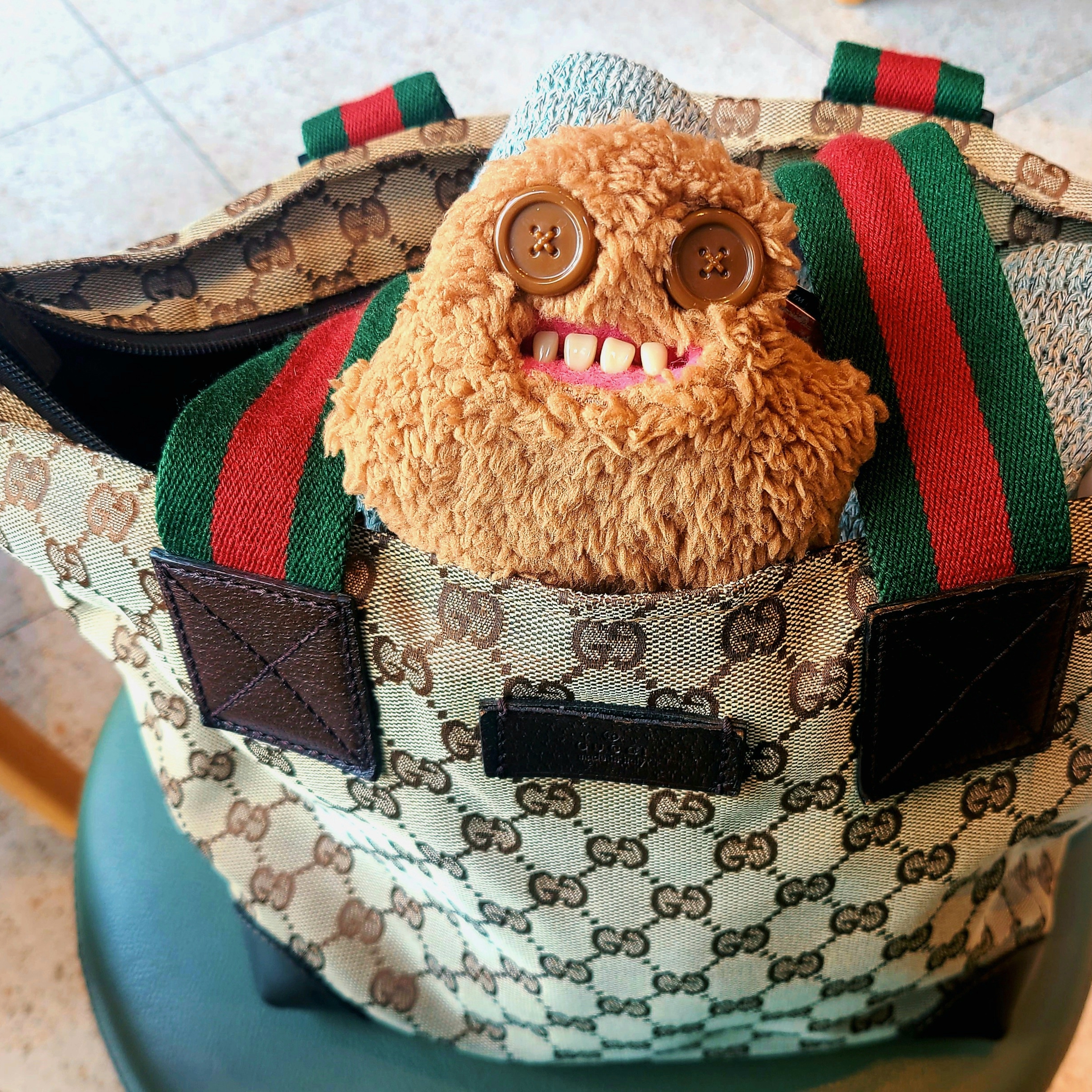 Pop Mart Hirono Living Wild-Fight For Joy Plush Doll, Fuggler Splodge Keyring Brown 착용 스타일 - 2