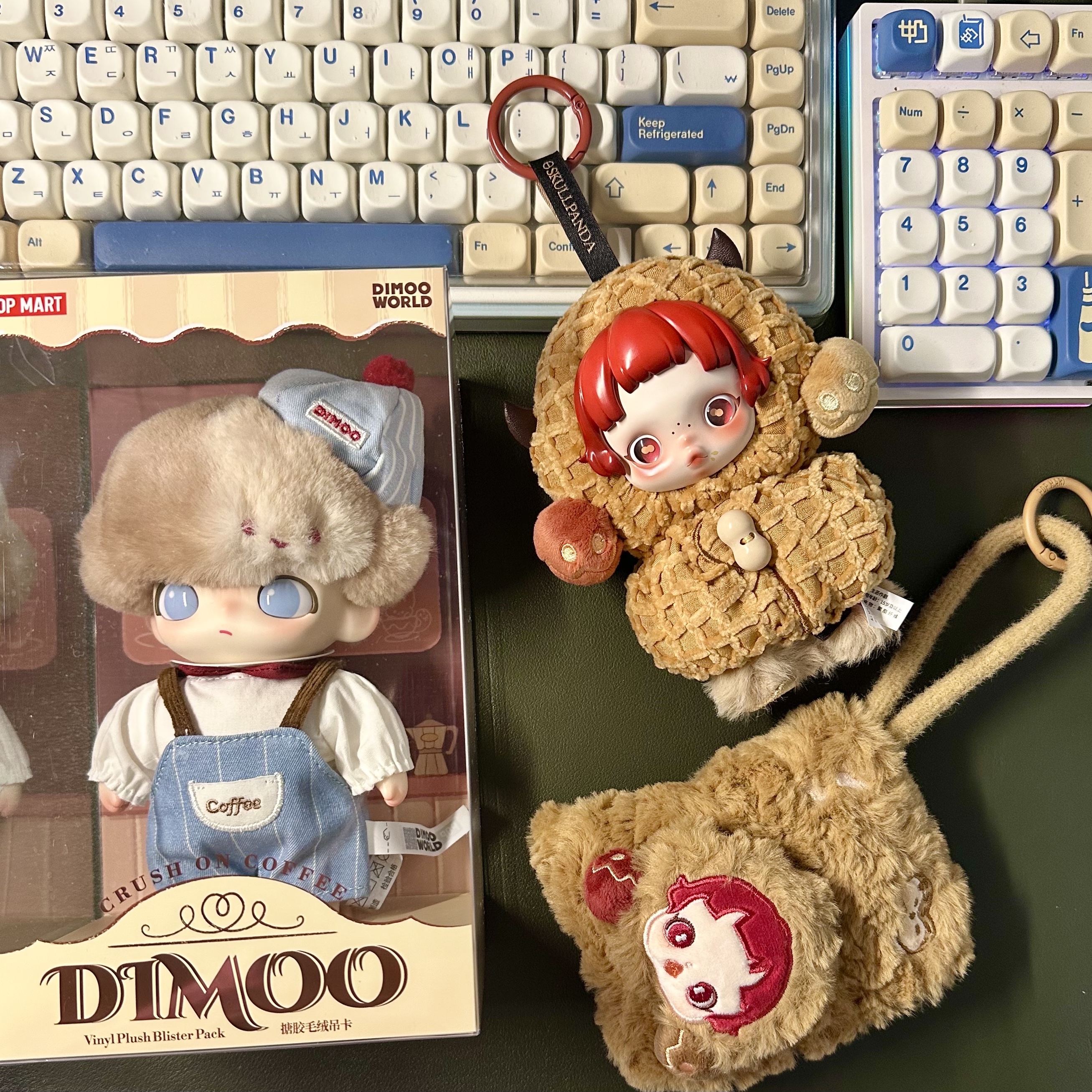 Pop Mart Dimoo Crush On Coffee Series Vinyl Plush Blister Pack, Pop Mart Skullpanda You Found Me ! Series Plush Doll Pendant Sealed Case (1 Blind Box) 착용 스타일