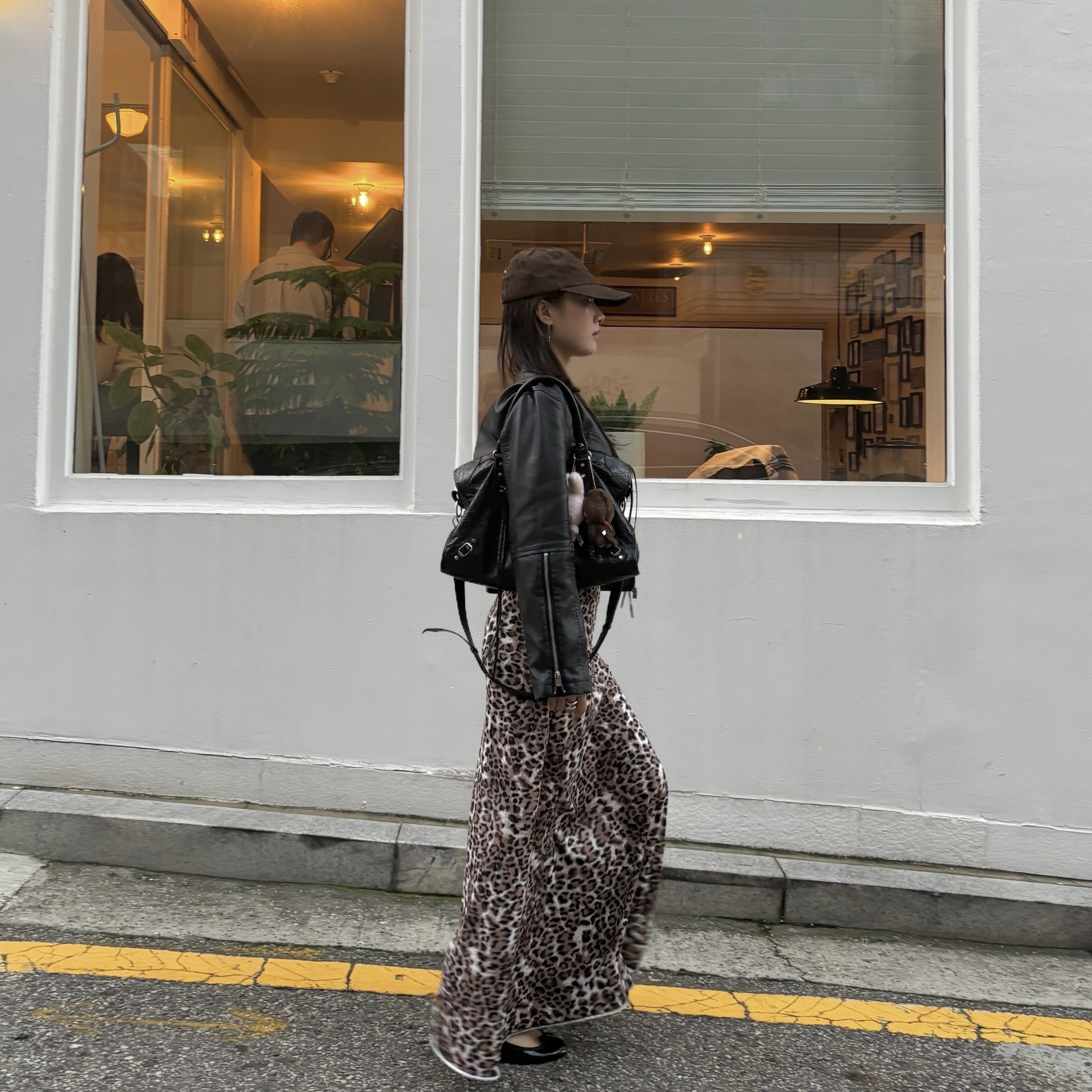 Balenciaga Le City Medium Bag Black Silver, Monchhichi Chimutan Keychain Pink 착용 스타일 - 3