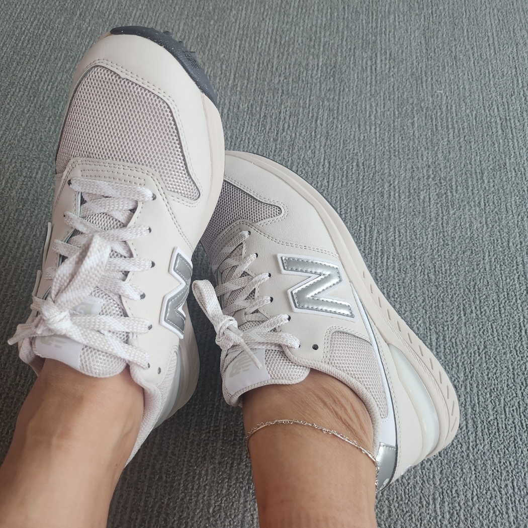 (W) New Balance 996 Golf Beige - D Wide 착용 스타일