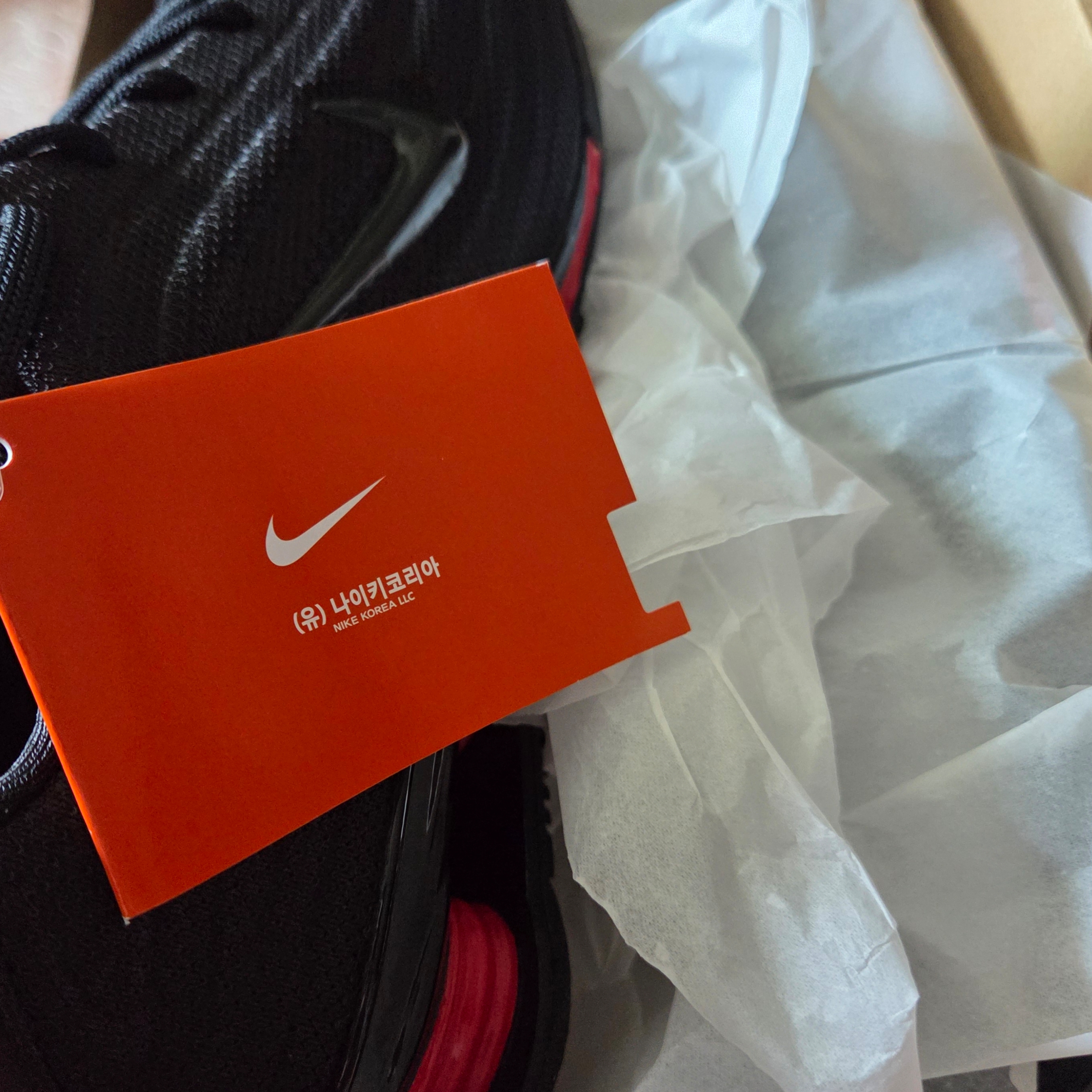 (W) Nike Shox Z Black University Red 착용 스타일