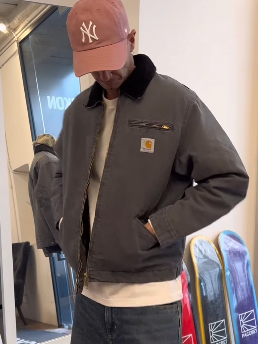 Carhartt WIP OG Detroit Jacket Graphite Black - Winter 착용 스타일