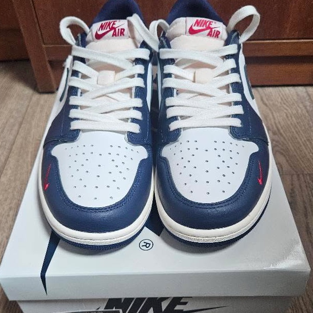 Jordan 1 Retro Low OG Gym Red and Midnight Navy 착용 스타일