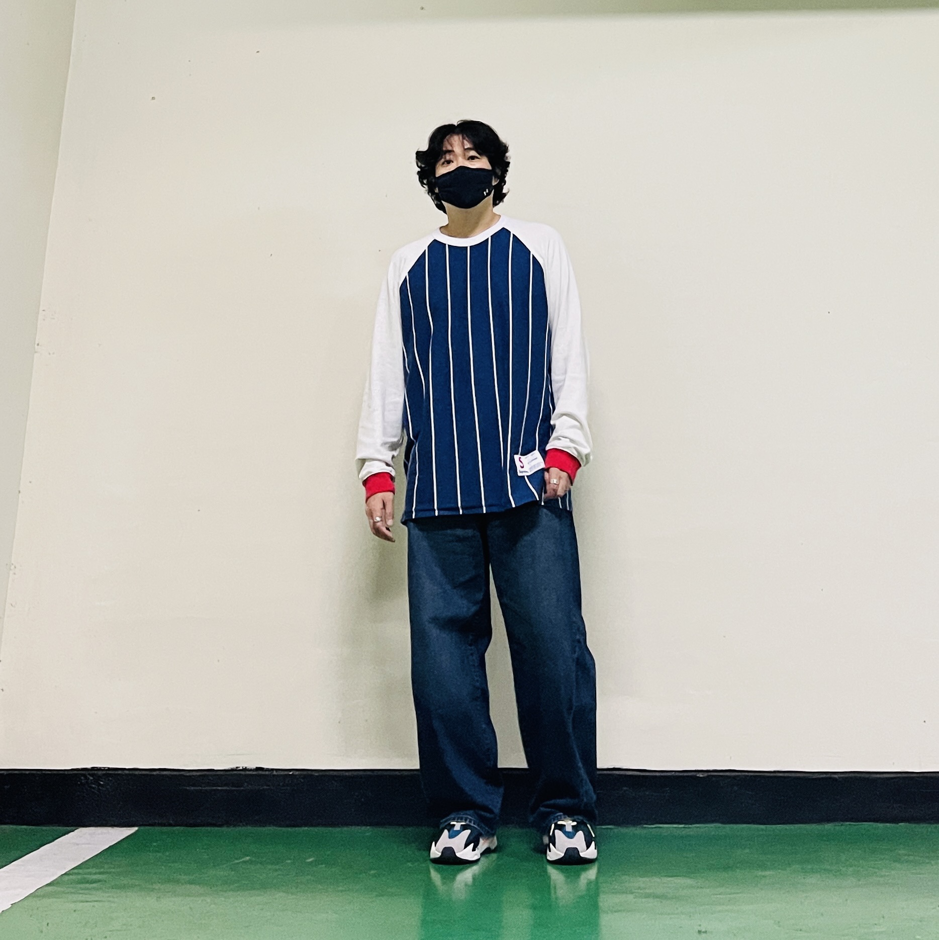 Supreme Stripe Raglan L/S Top Navy - 24FW, Adidas Yeezy Boost 700 Wave Runner Solid Grey 2021/2022 착용 스타일 - 3