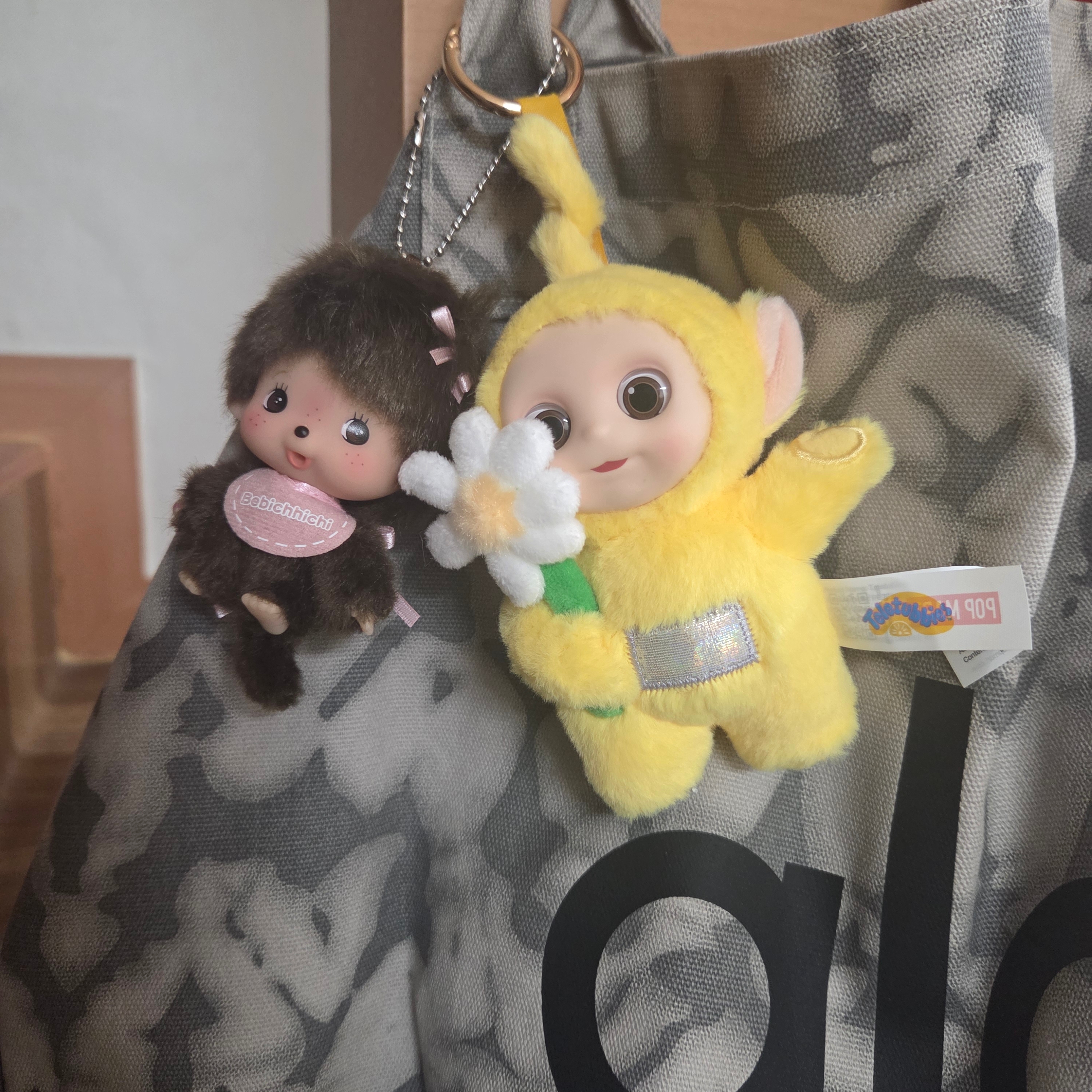 Pop Mart Teletubbies Say Hello Series Figures Sealed Case Laa Laa's Energetic Flower (Opened Case), Monchhichi Bebichhichi Bighead SS Girl Key Chain Pink 착용 스타일