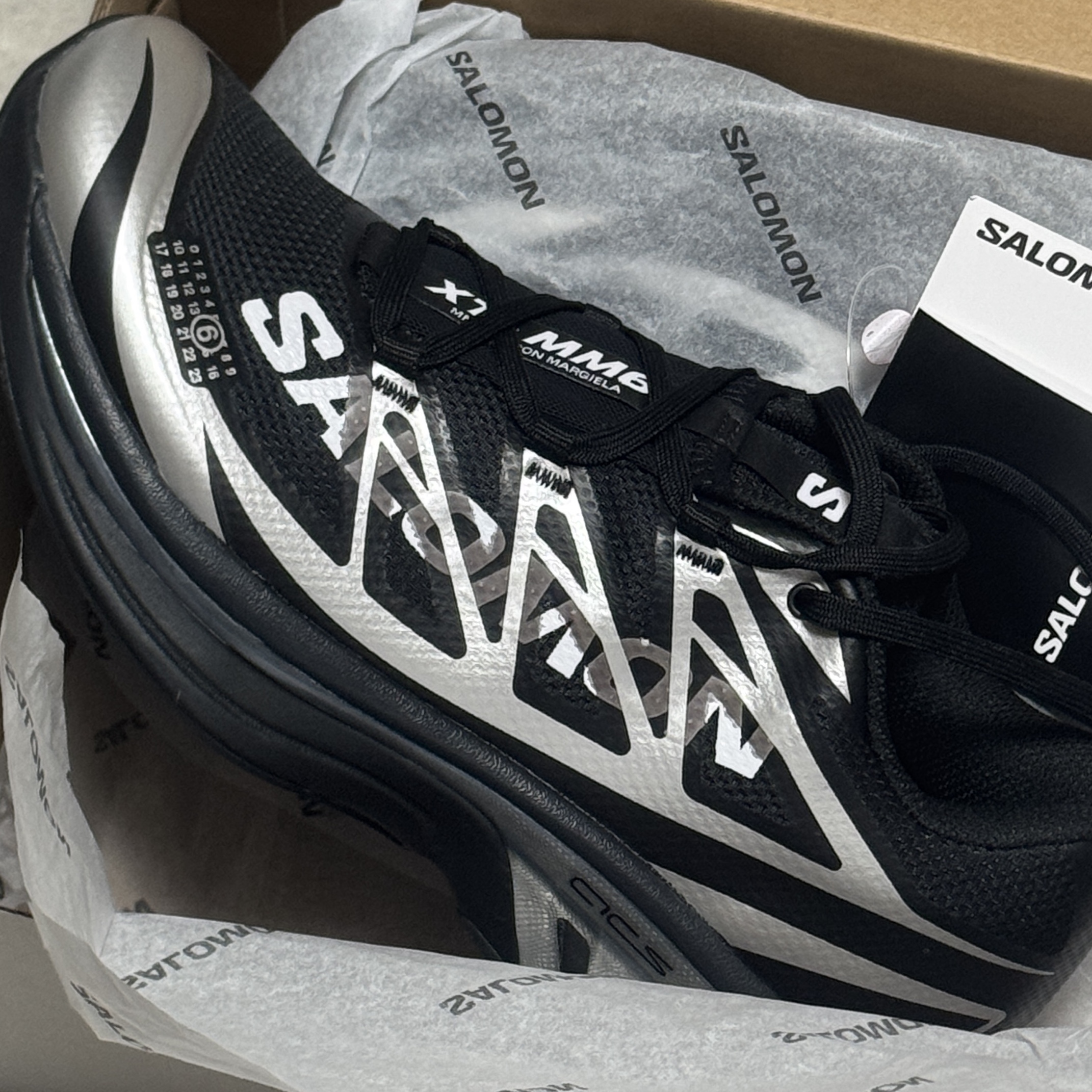 Salomon x MM6 Masion Margiela XT-MM6 Black Ftw Silver 착용 스타일 - 2