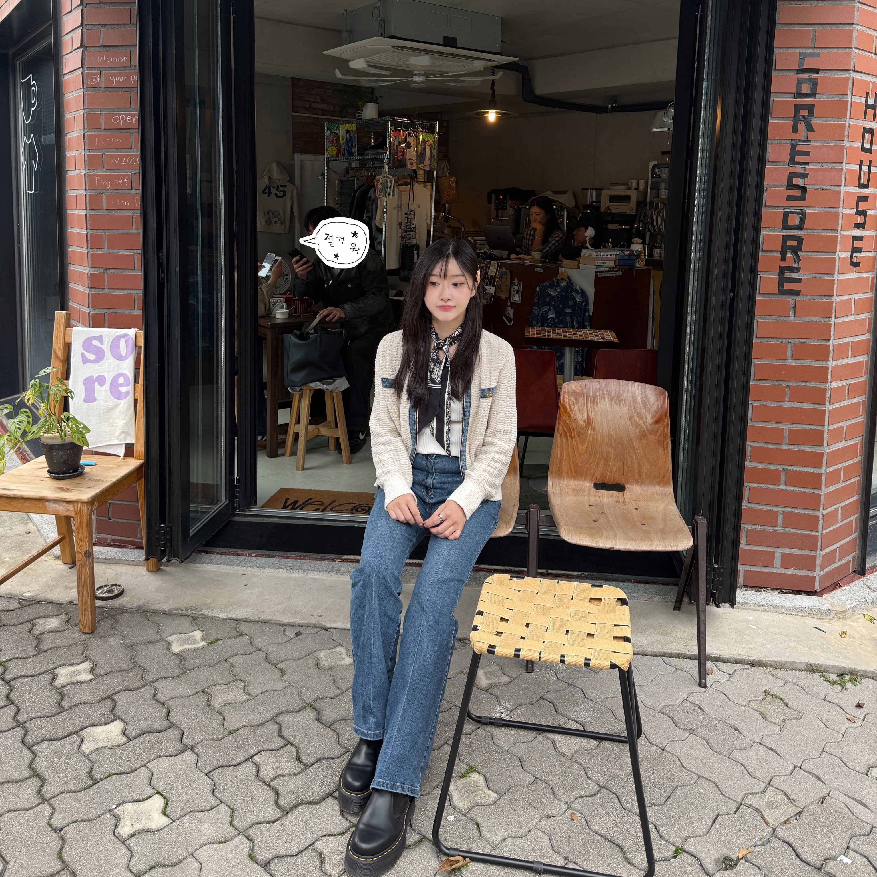 Dr. Martens Women Jadon Boot Smooth Leather Platforms Black, (W) Celine Large Snap Hair Clip in Acetate and Steel Nude Gold 착용 스타일 - 2