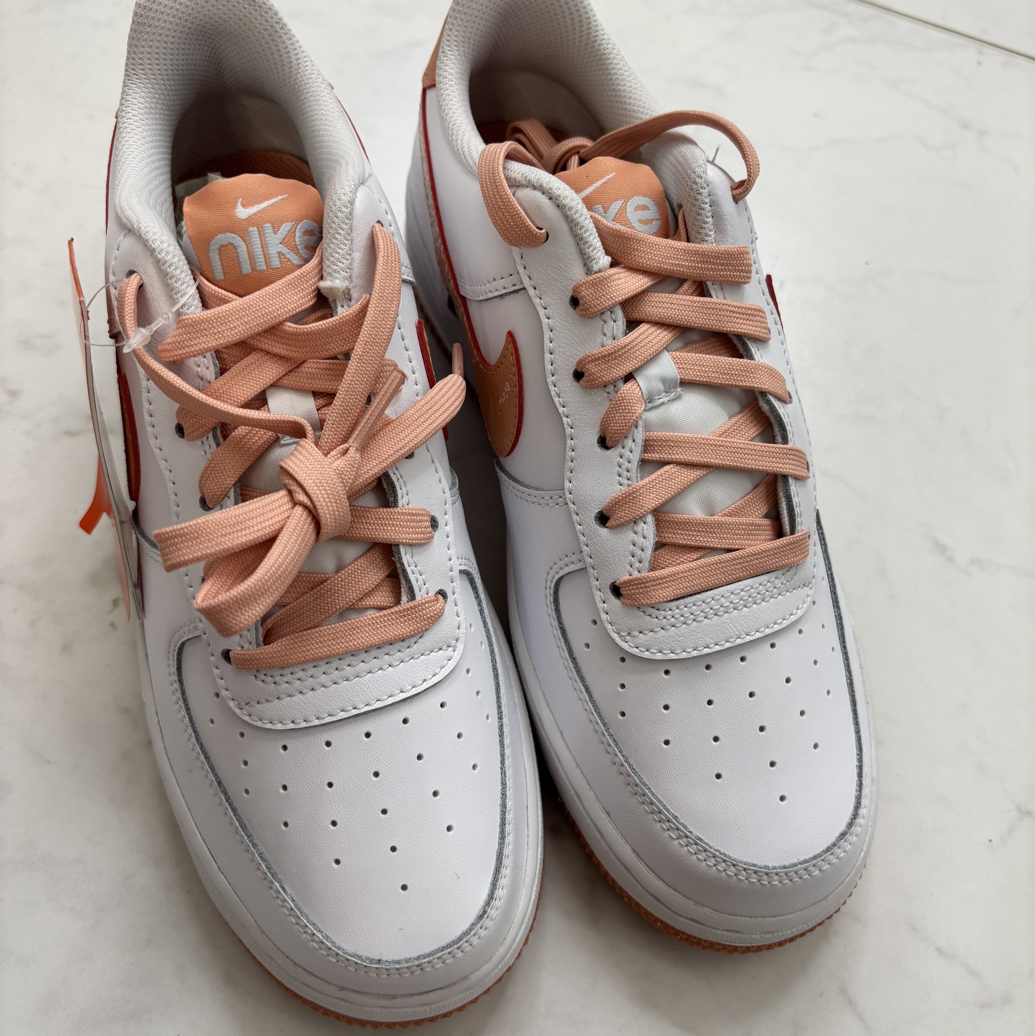 (GS) Nike Air Force 1 LV8 Light Madder Root 착용 스타일 - 4