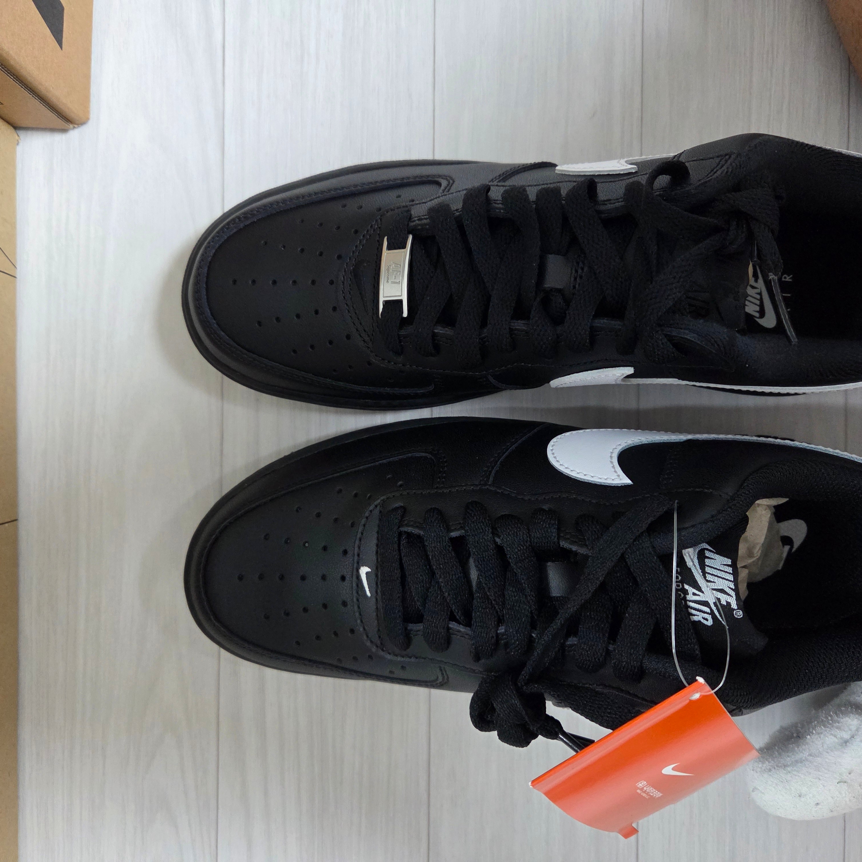 Nike x Supreme Air Force 1 Low Black, Nike Air Force 1 '07 Black White 착용 스타일 - 2