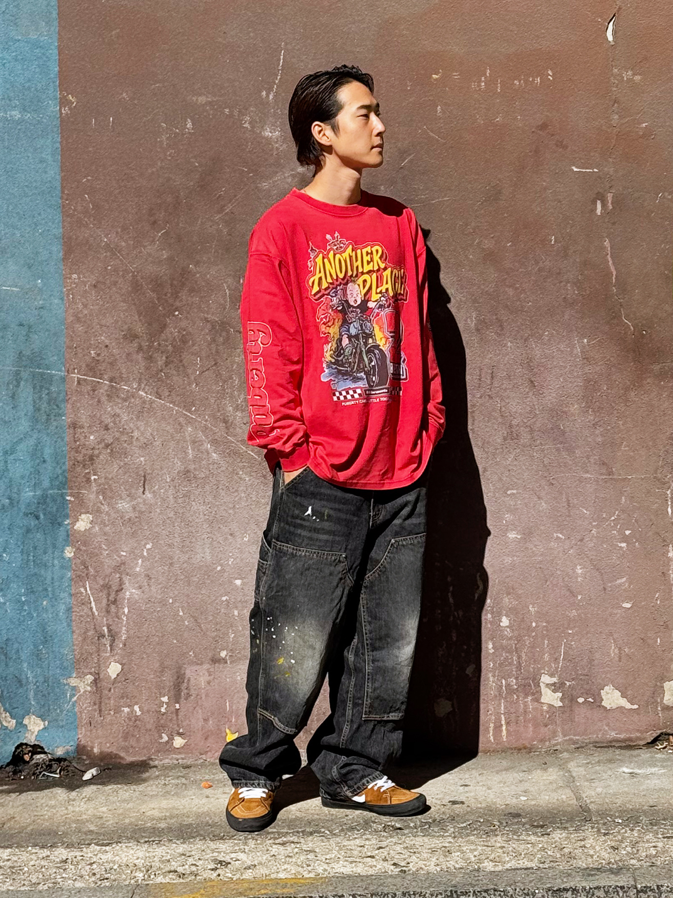 QT8 GARMENTS Another Place Washed Long Sleeve Red, QT8 GARMENTS Painted Double Knee Washed Pants Black 착용 스타일 - 1