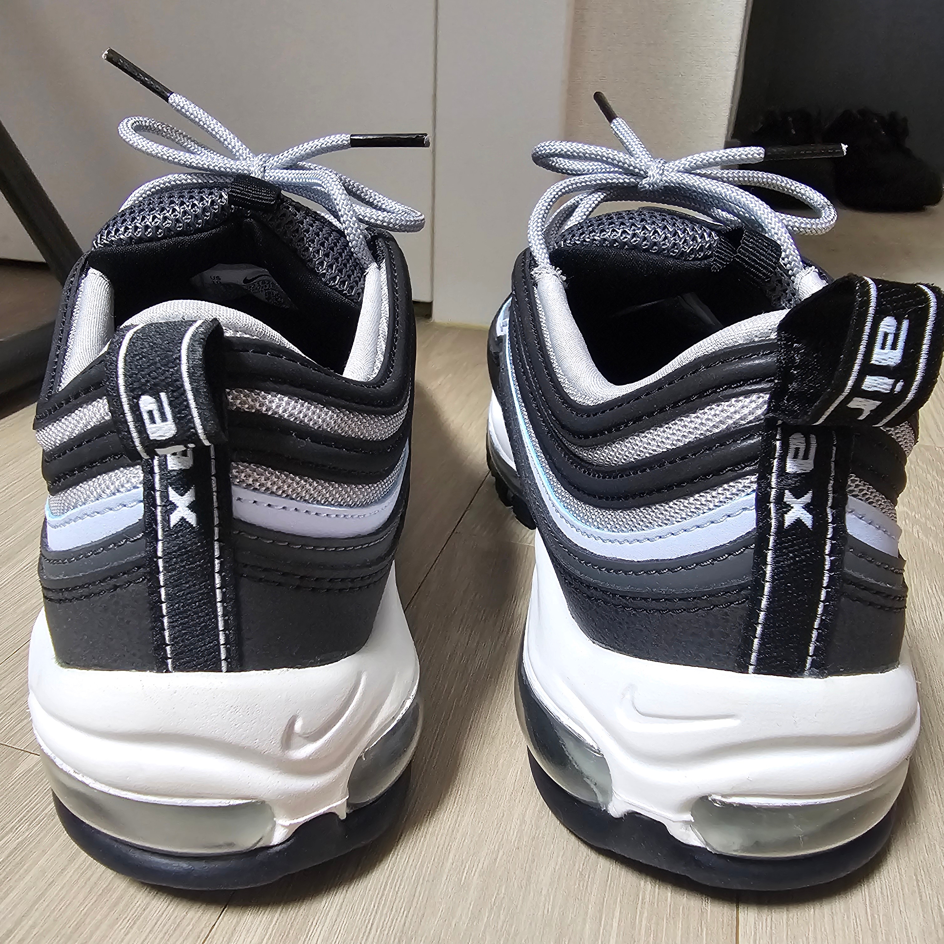Nike Air Max 97 Black Blue Tint 착용 스타일 - 1