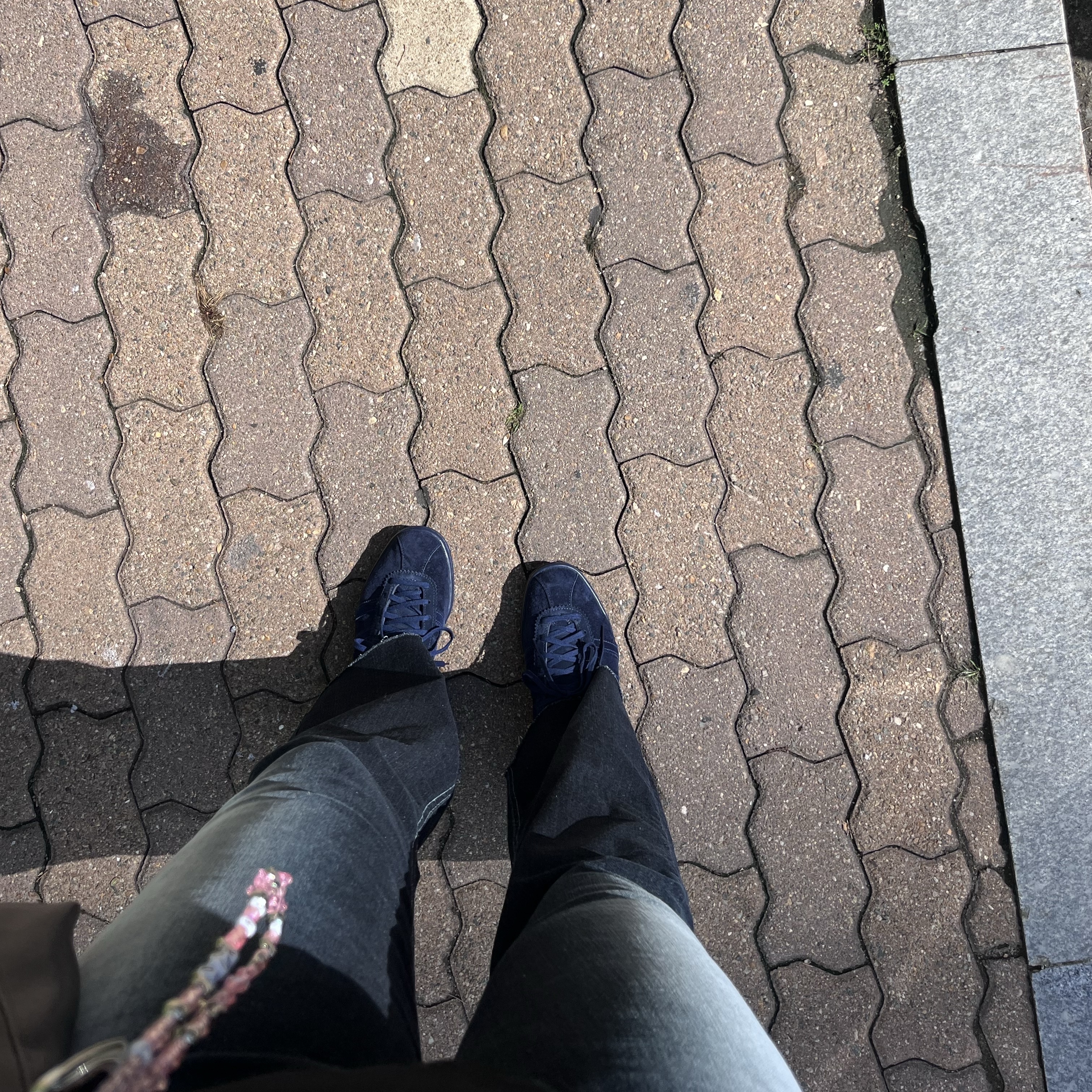 Adidas Tobacco Night Indigo 착용 스타일