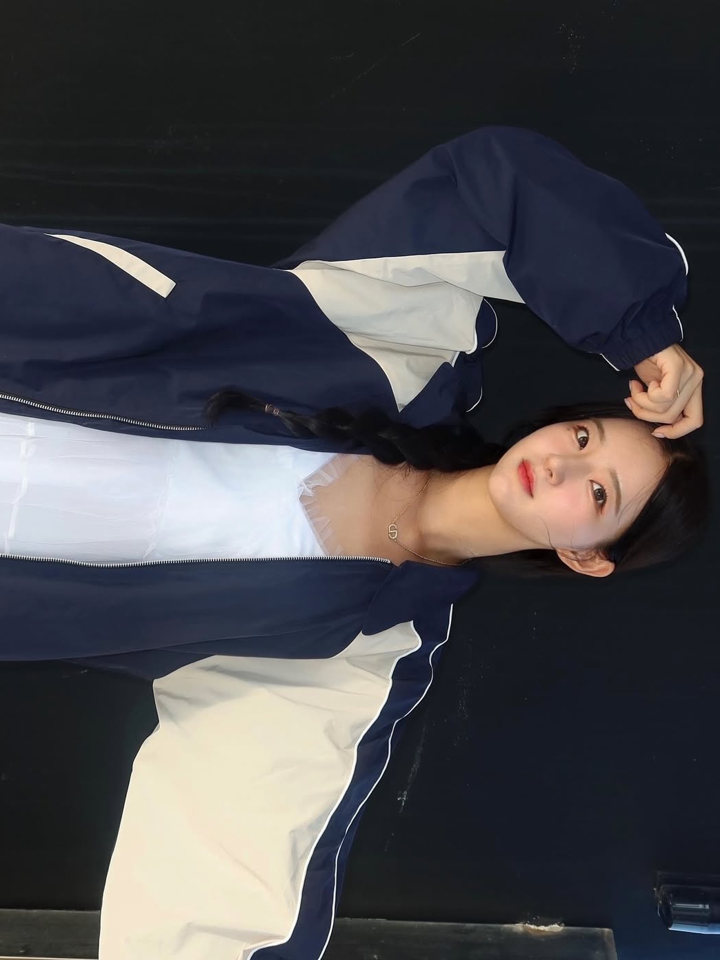 SLOW RECORD HOUSE Piping Line Windbreaker Navy 착용 스타일 - 4