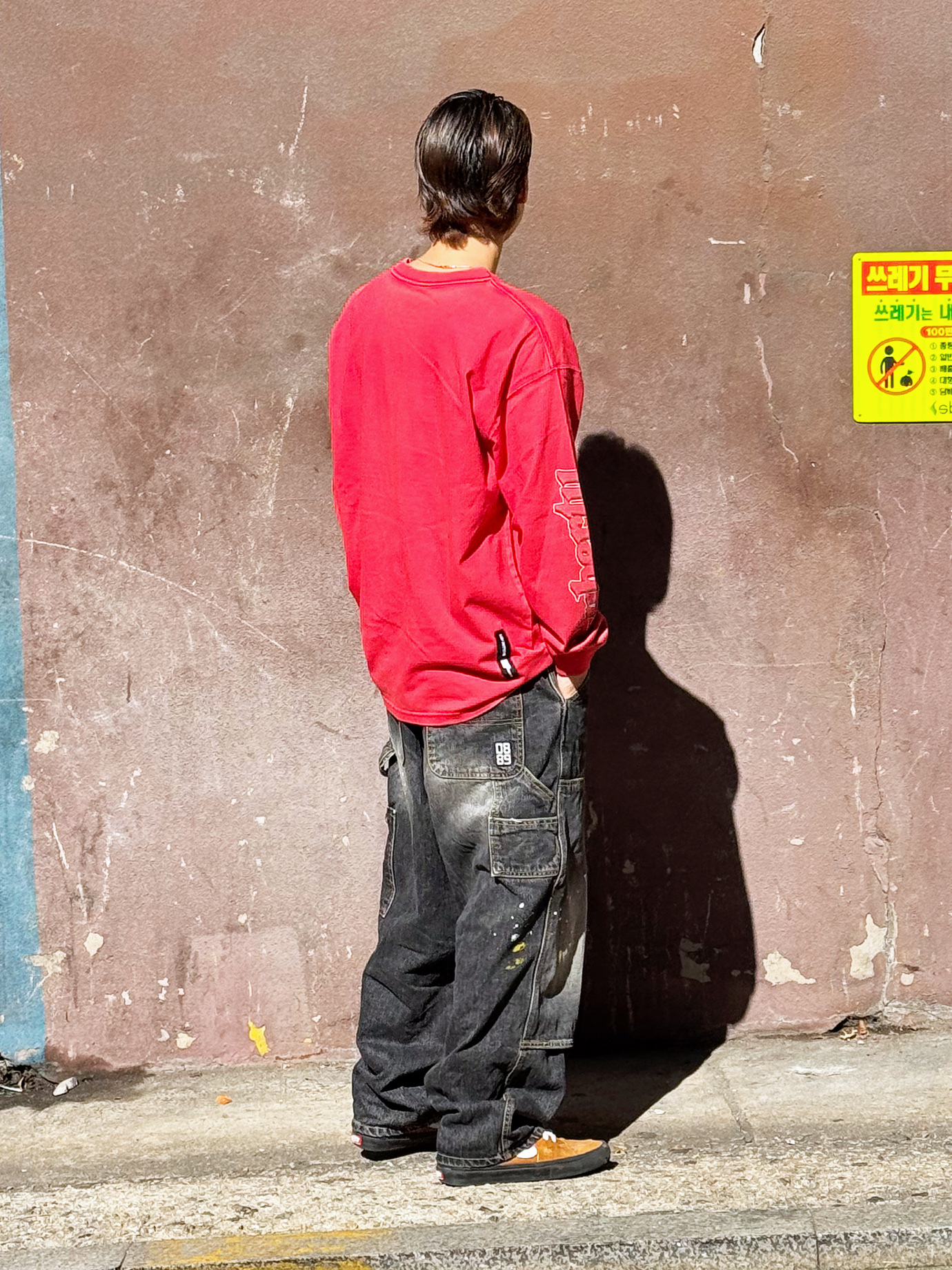 QT8 GARMENTS Another Place Washed Long Sleeve Red, QT8 GARMENTS Painted Double Knee Washed Pants Black 착용 스타일 - 2