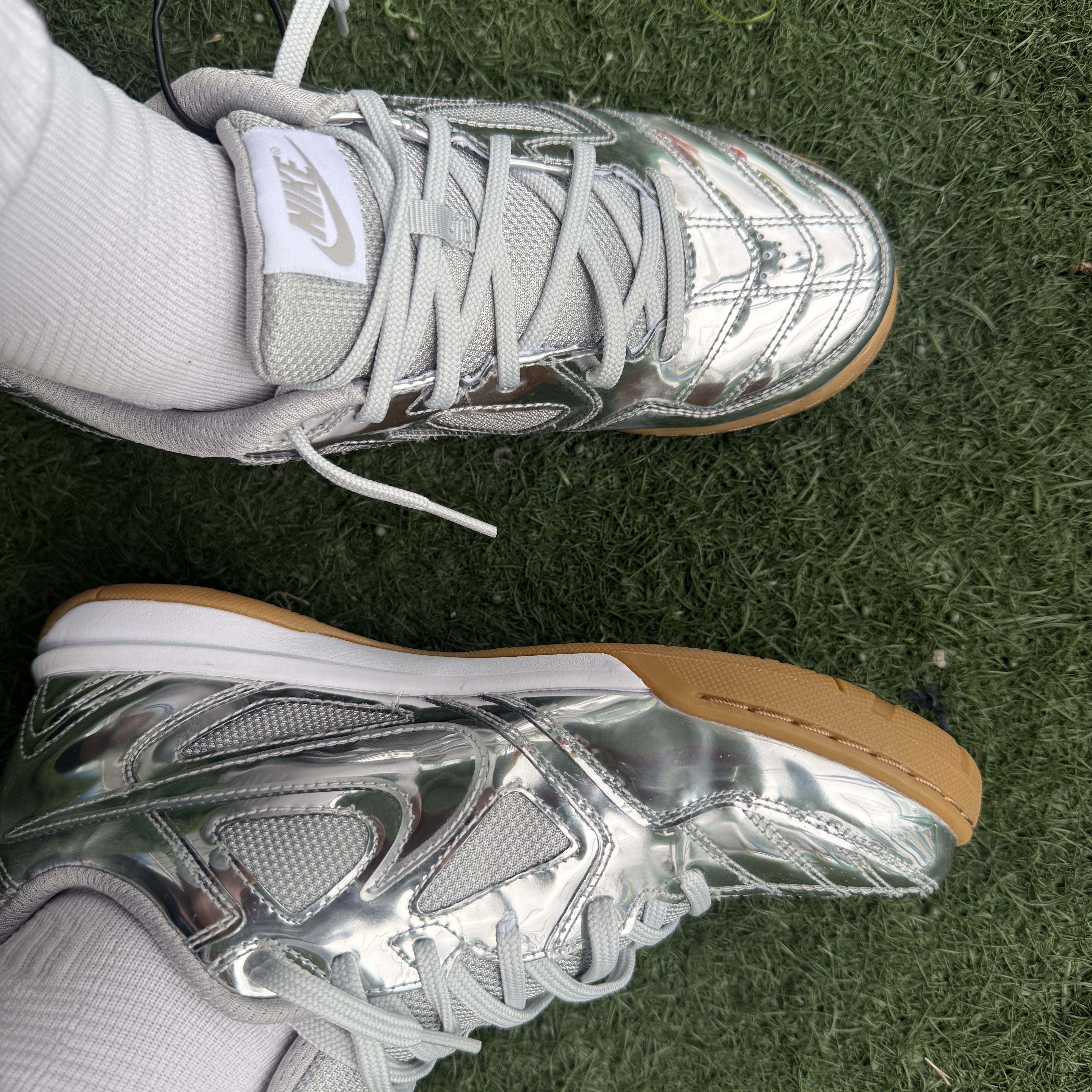 Nike Gato LV8 Metallic Silver White 착용 스타일 - 1