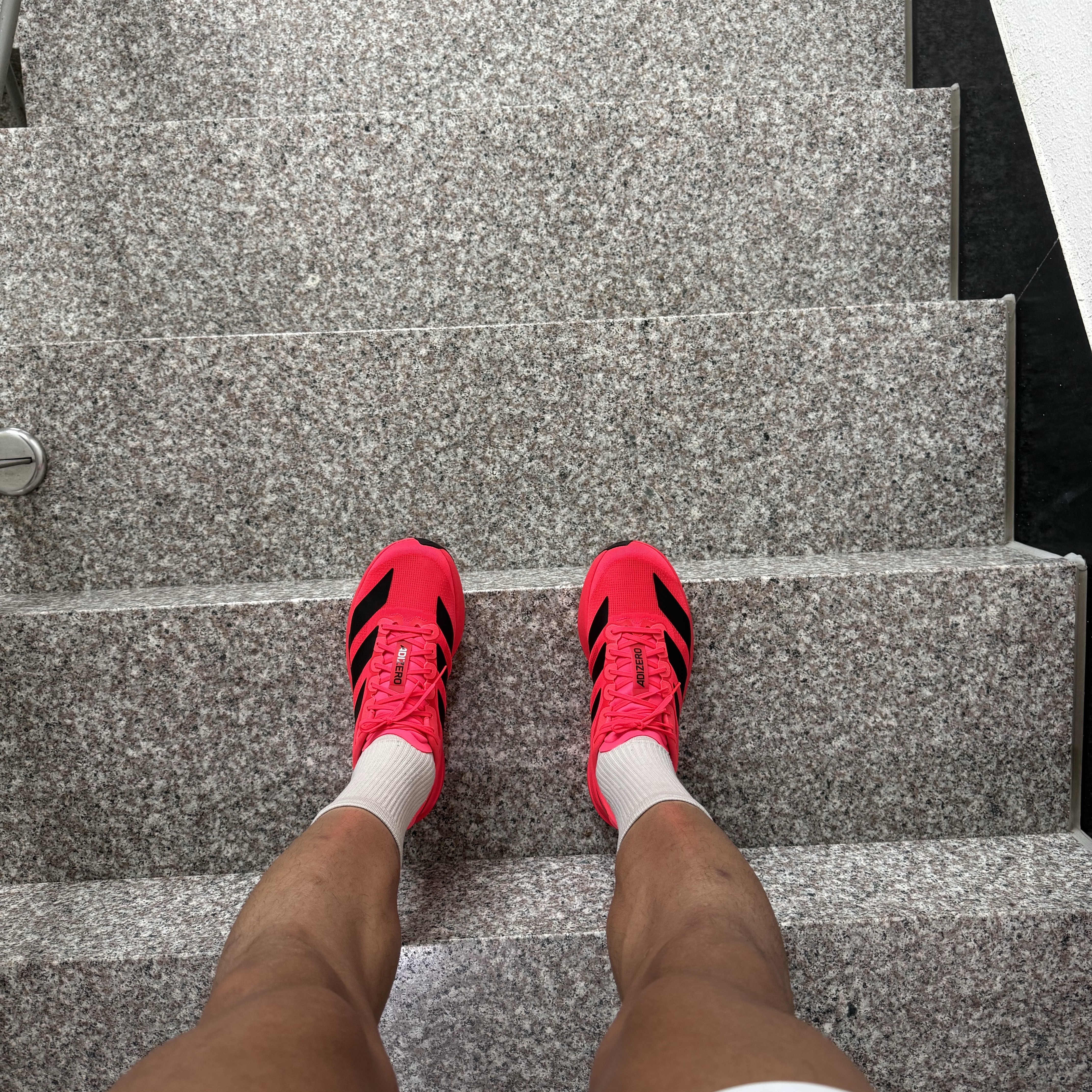 Adidas Adizero Evo SL Lucid Red Core Black 착용 스타일