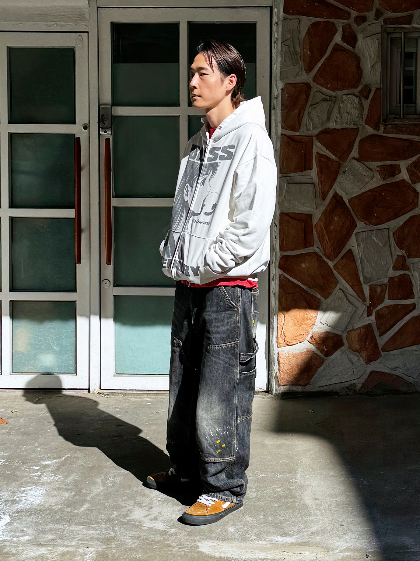 QT8 GARMENTS Bliss Washed Zip-up hoodie Ecru, QT8 GARMENTS Painted Double Knee Washed Pants Black 착용 스타일 - 1
