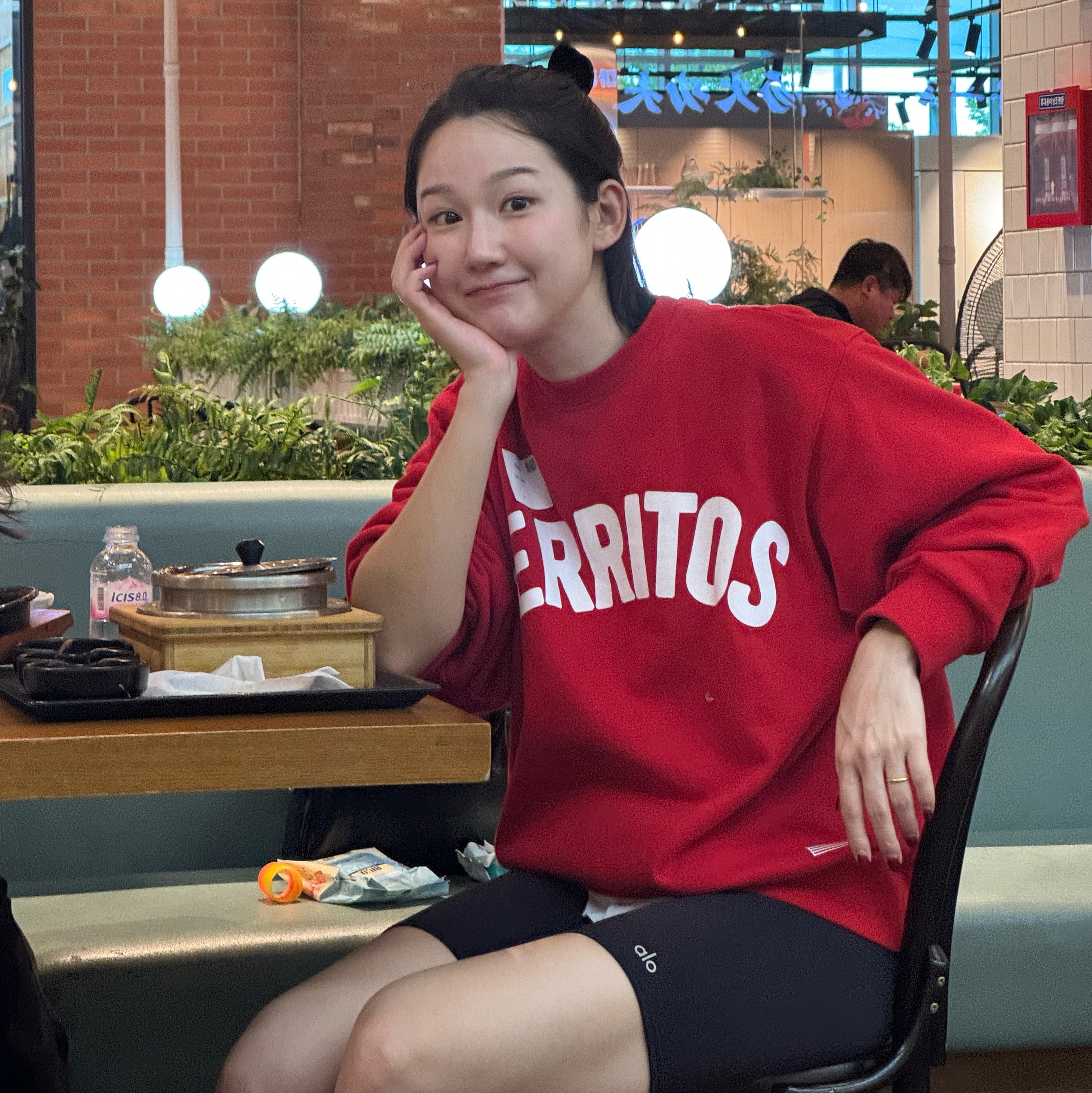 Hotel Cerritos Cerritos Sweat-shirt Red 착용 스타일 - 2