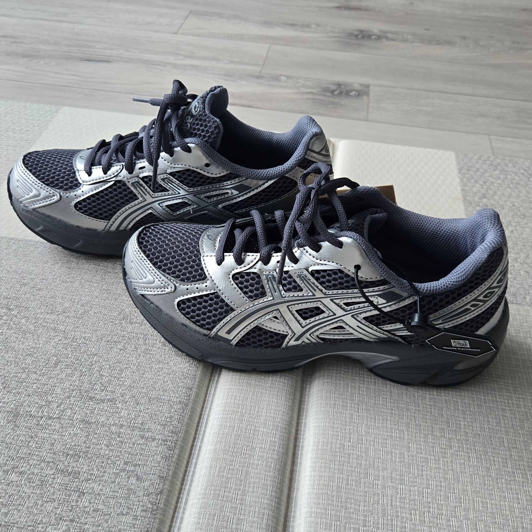 Asics Gel-1130 Steel Grey Pure Silver 착용 스타일