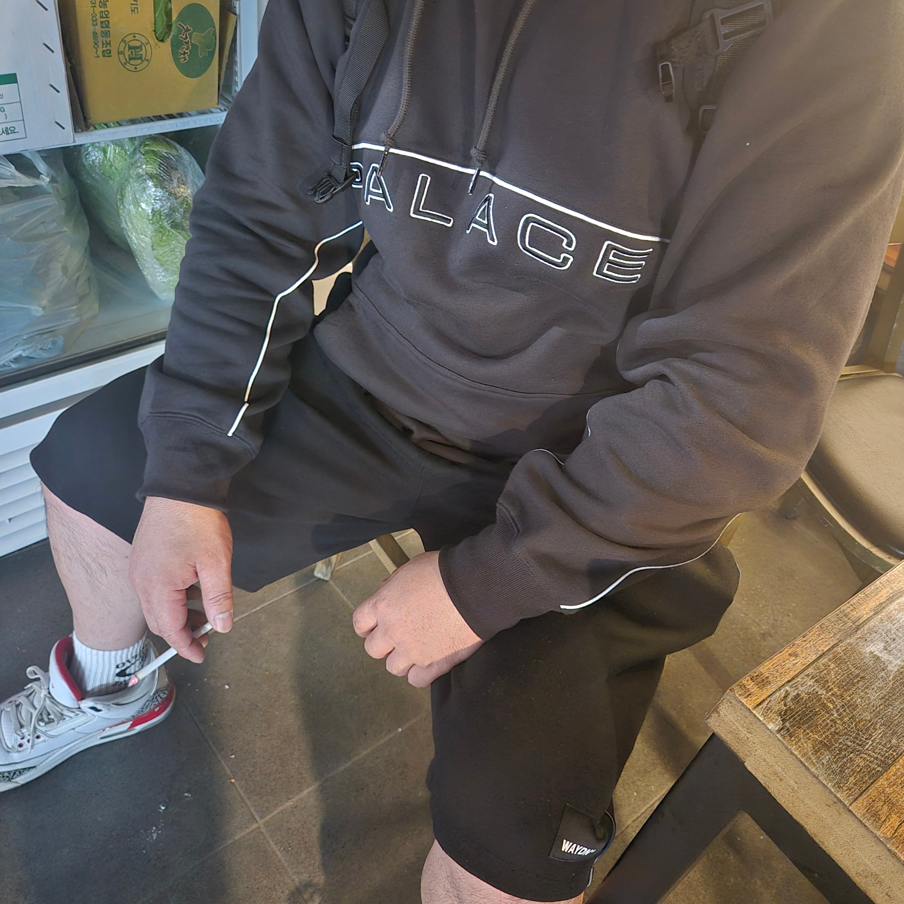 Palace Arc Hood Black - 24SS 착용 스타일