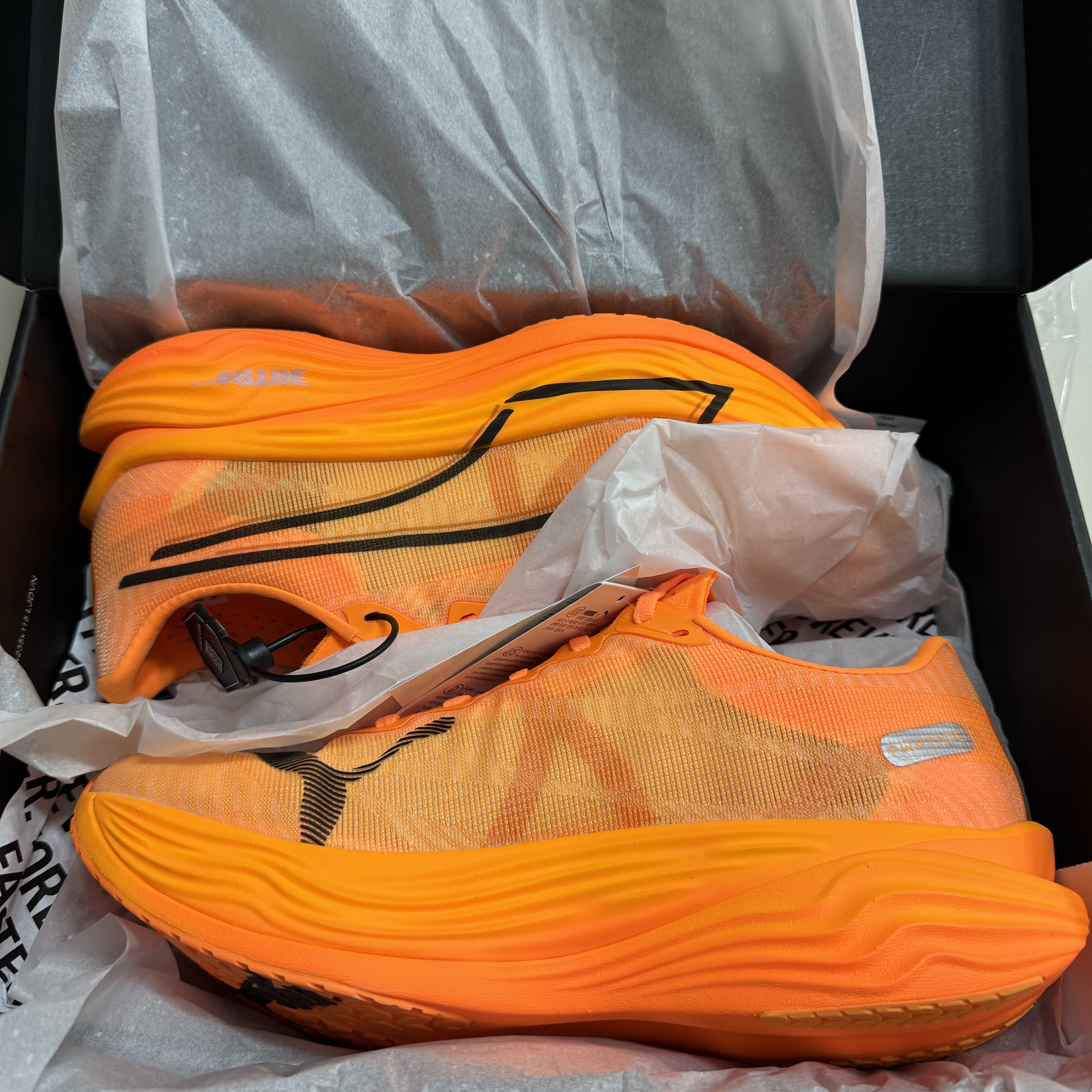 Puma Deviate Nitro Elite 3 Heat Fire Black 착용 스타일 - 1