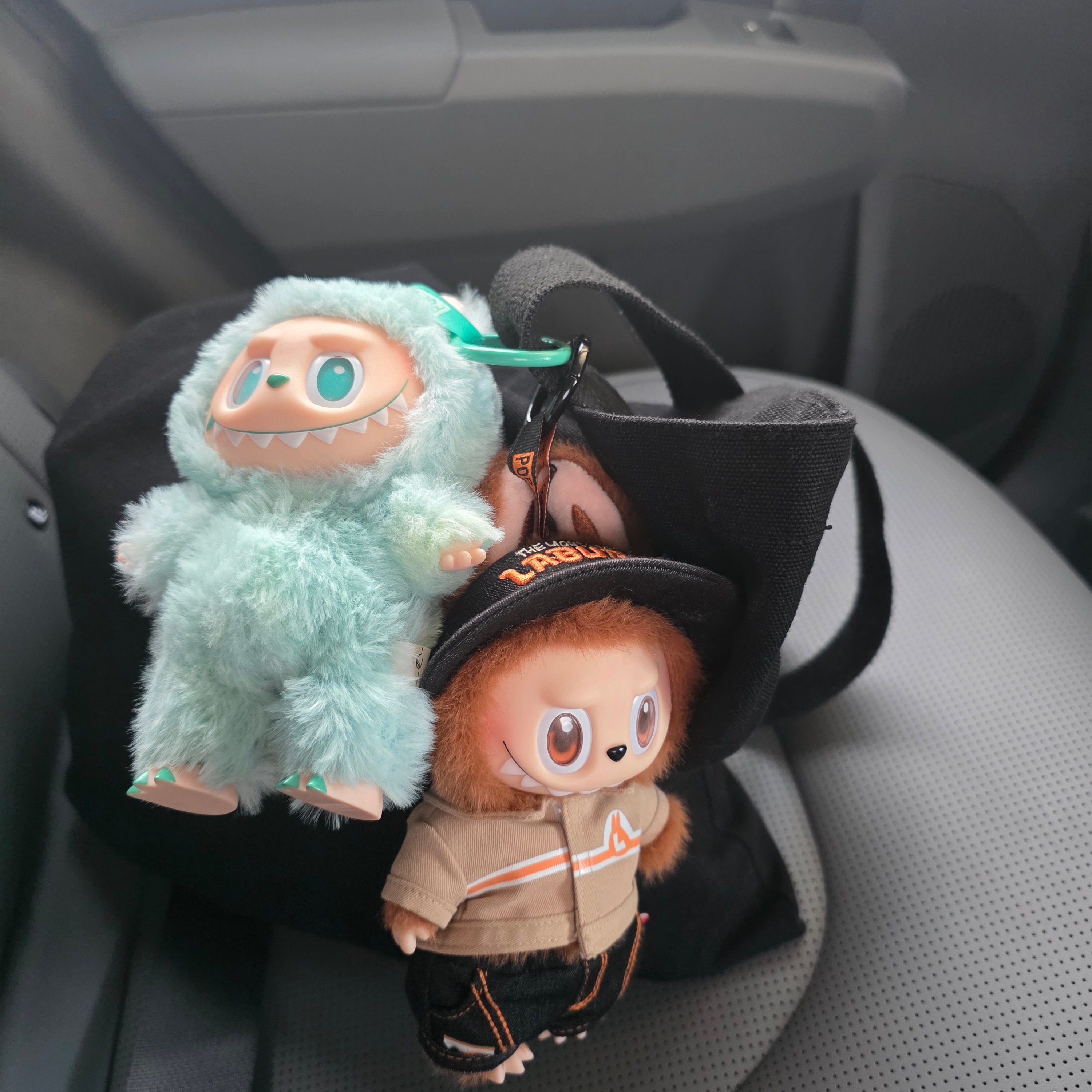 Pop Mart Labubu The Monsters Highlight Series Serenity Keyring (Opened Case) 착용 스타일