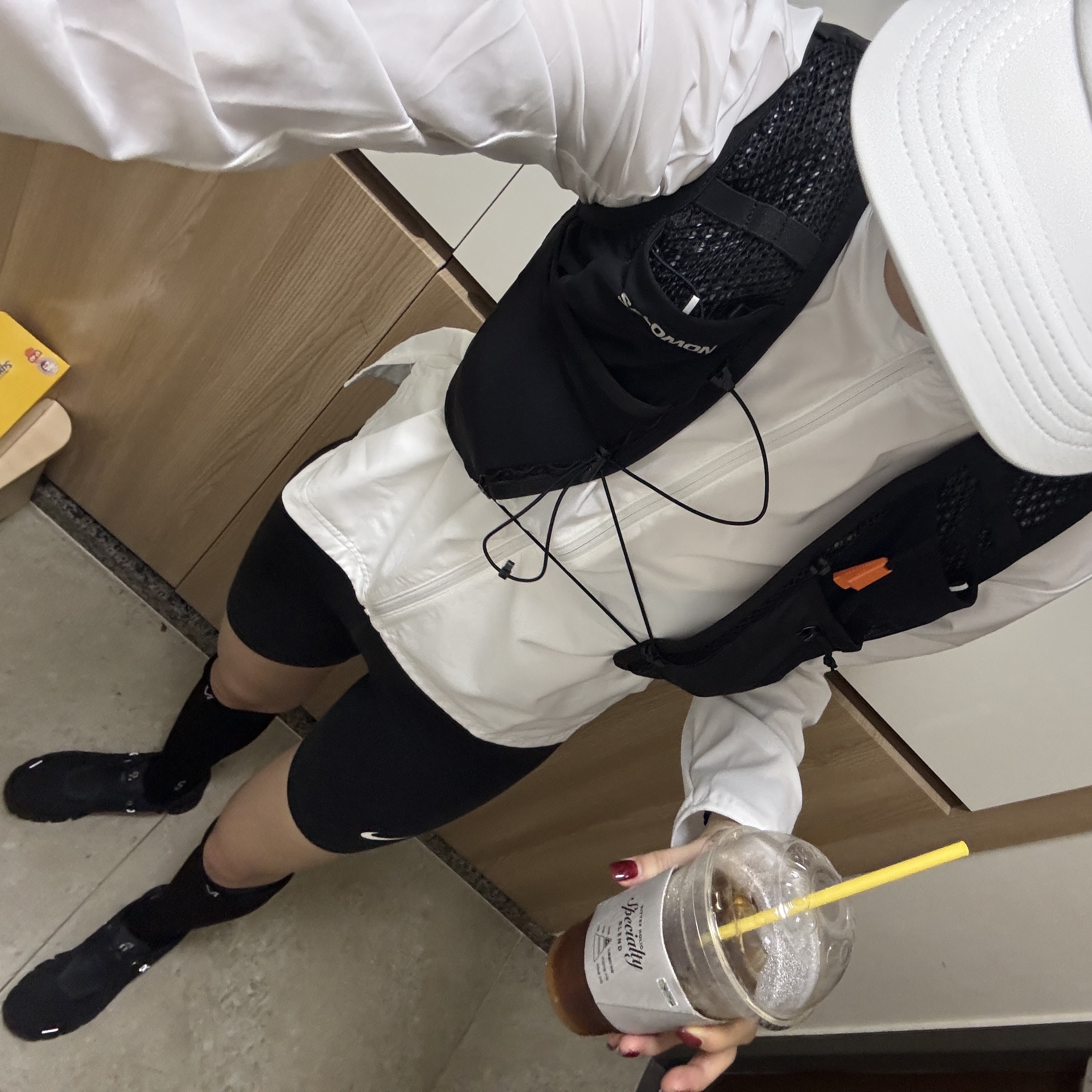 (W) On Running Cloud 5 All Black 착용 스타일