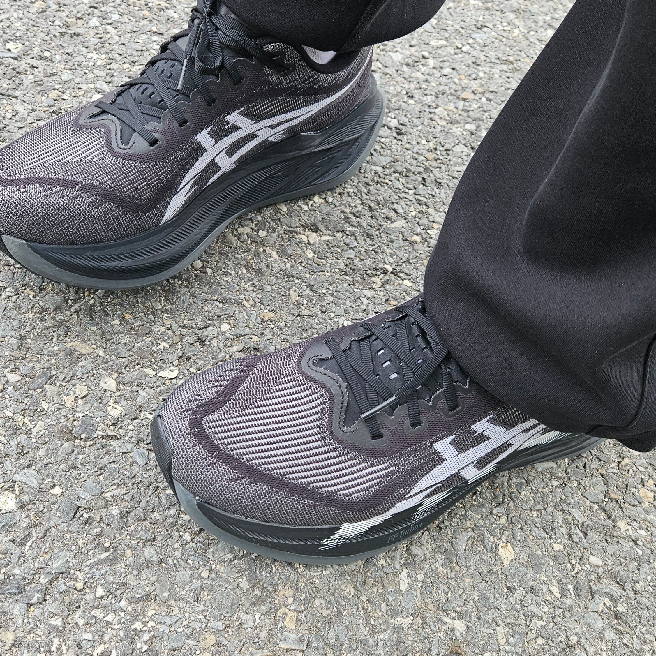 Asics Superblast 2 Black White 착용 스타일