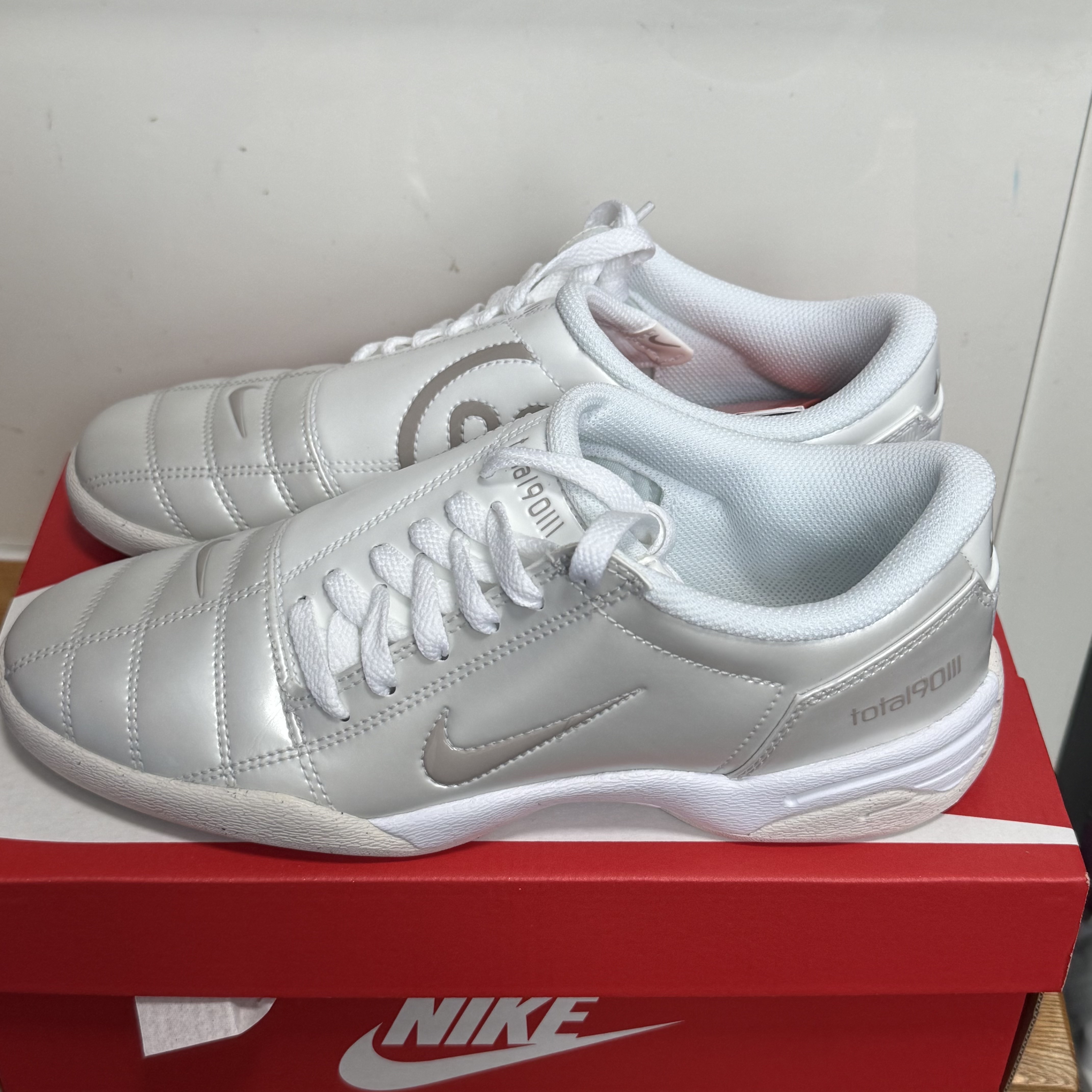 Nike Total 90 III Photon Dust White 착용 스타일