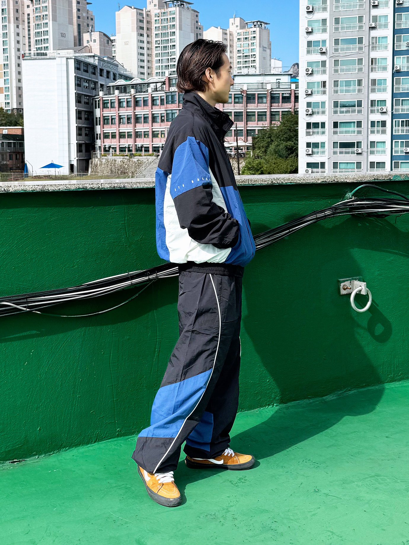 QT8 Garments TL Old Track Jacket Deep Blue, QT8 GARMENTS Track Pant Black/Blue 착용 스타일 - 3